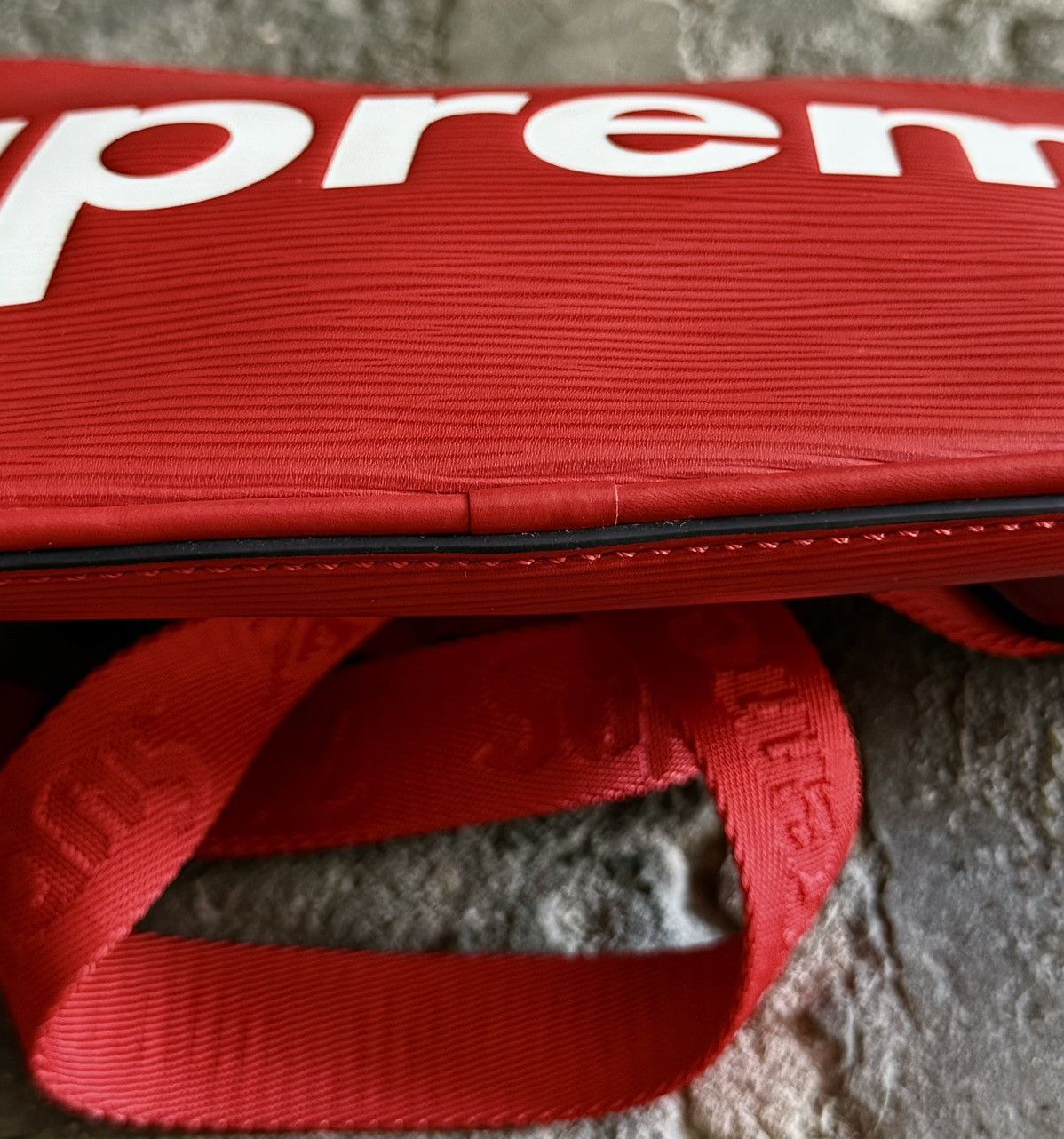 Louis Vuitton × Supreme Louis Vuitton - Supreme - AW17 - Epi Red Bum Bag Size ONE SIZE - 19 Thumbnail