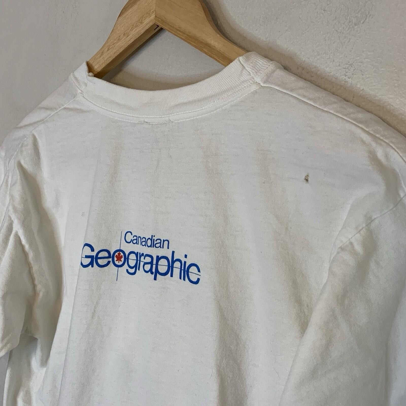 Vintage Vintage 90s Dog Canadian Geographic Shirt White Size S Size US L / EU 52-54 / 3 - 5 Thumbnail