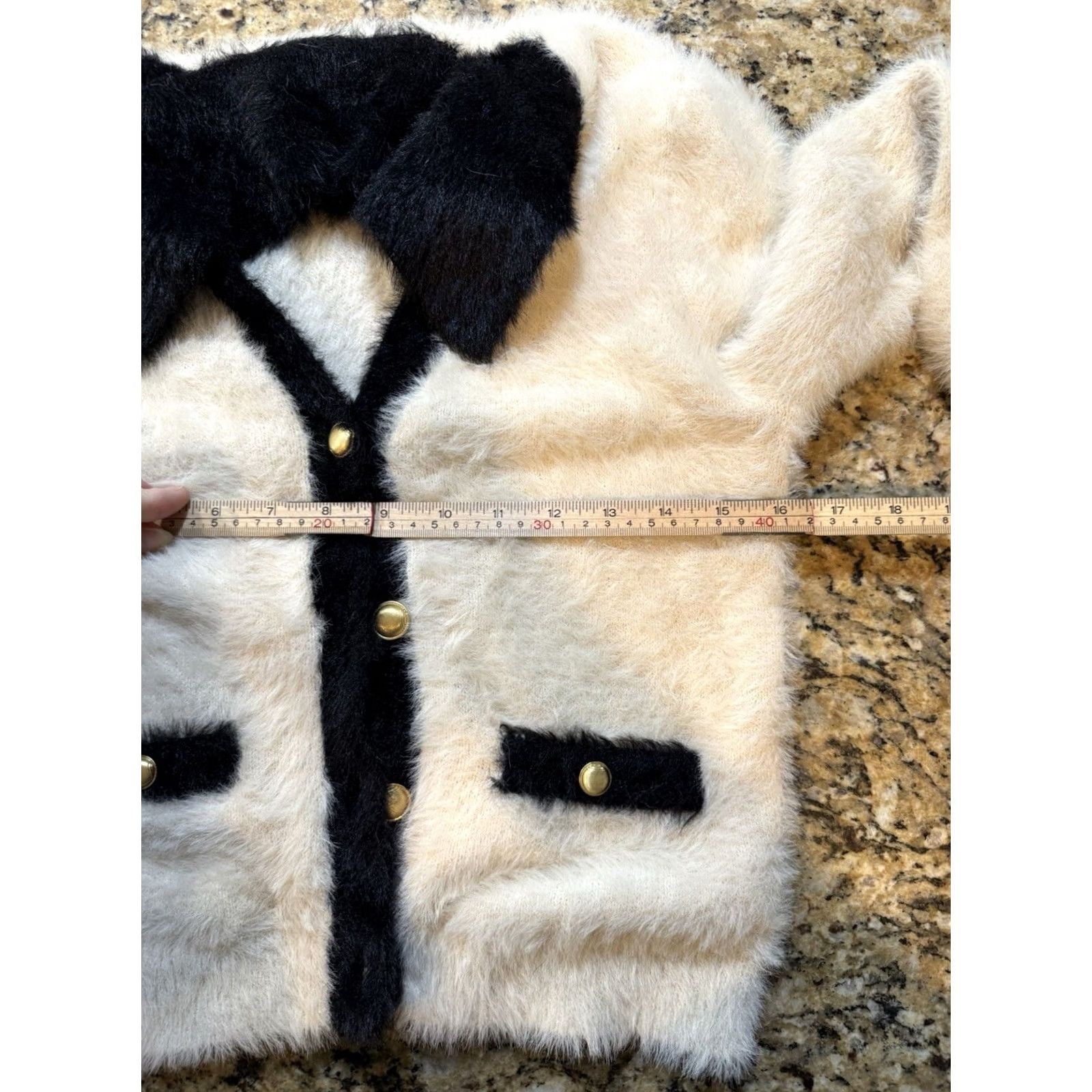 Express VINTAGE Express Cardigan Women XS Ivory Tipped Faux Fur Button Sleeve Long Solid Classic Coquette Preppy Novelty Style Sweater Size XS / US 0-2 / IT 36-38 - 4 Thumbnail