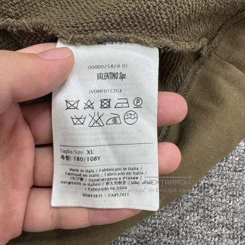 Valentino Valentino Leather Patch Sweatshirt. Size US XL / EU 56 / 4 - 4 Thumbnail