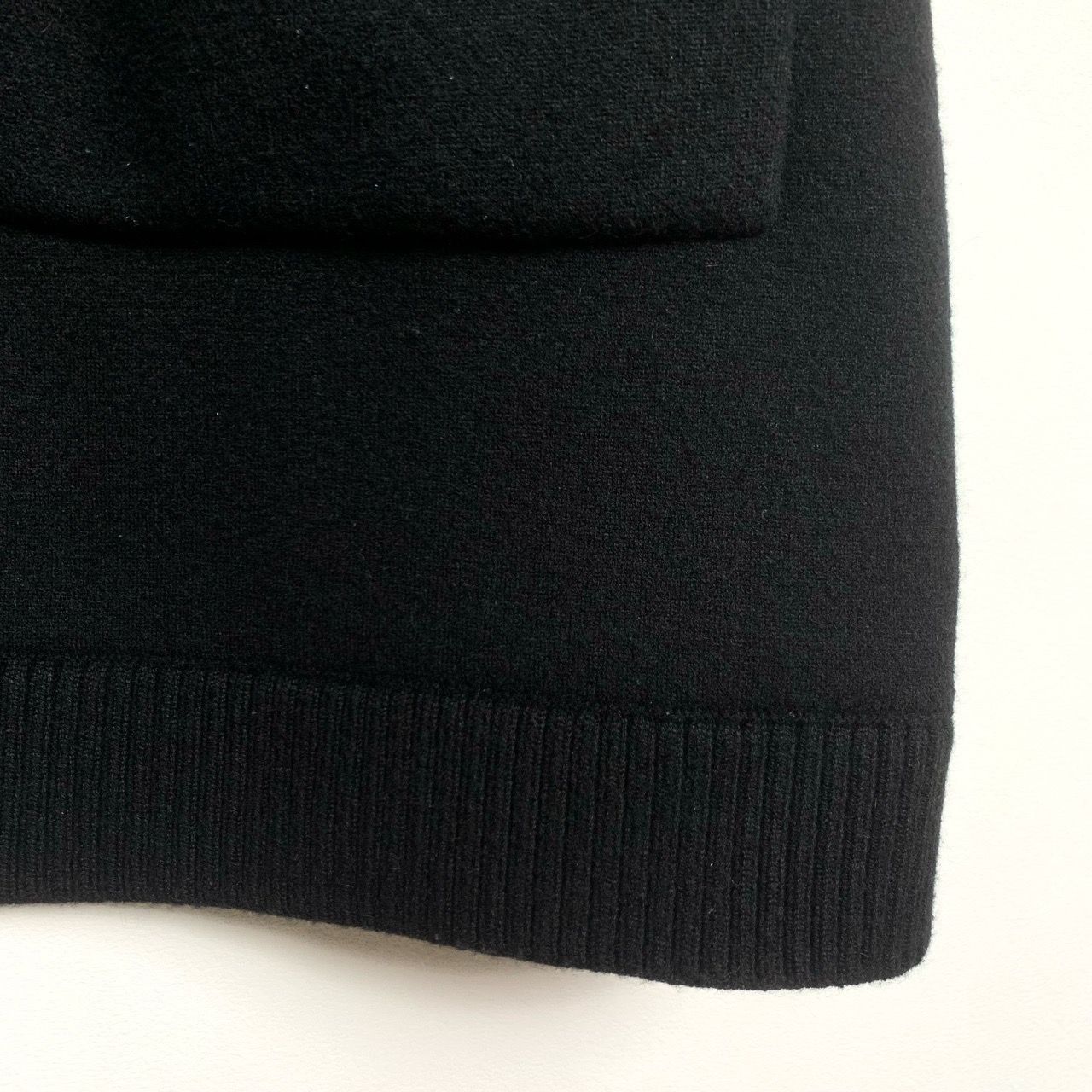 Burberry Burberry Logo Intarsia Wool Knit Hooded Shawl (Black) Size ONE SIZE - 4 Thumbnail