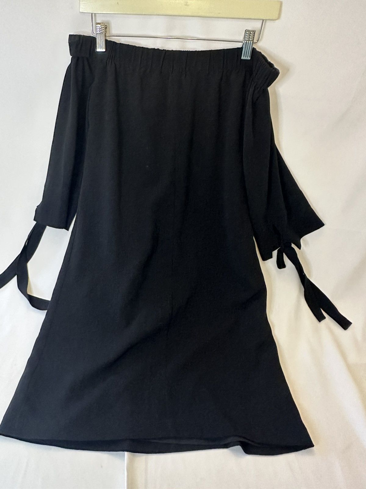 Vince Camuto Vince Camuto Size 2 Off Shoulder Little Black Sleeve Dress Size XS / US 0-2 / IT 36-38 - 1 Thumbnail