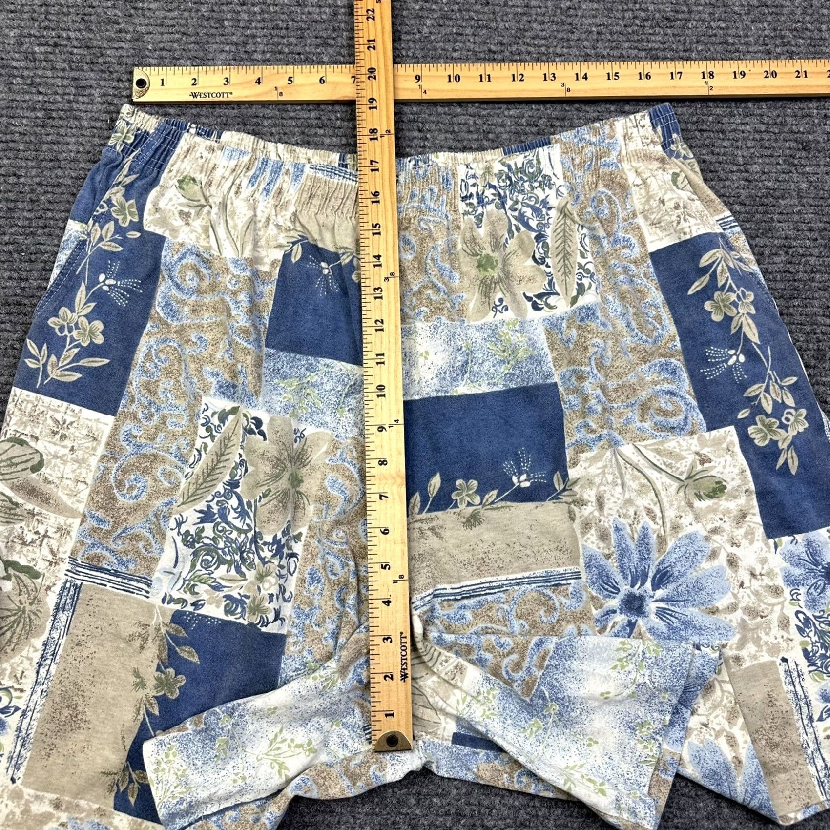 Vintage VINTAGE 90s Woman’s Plus Size 2XL Retro Floral Bermuda Shorts With Pockets Size 40" / US 18 - 4 Thumbnail