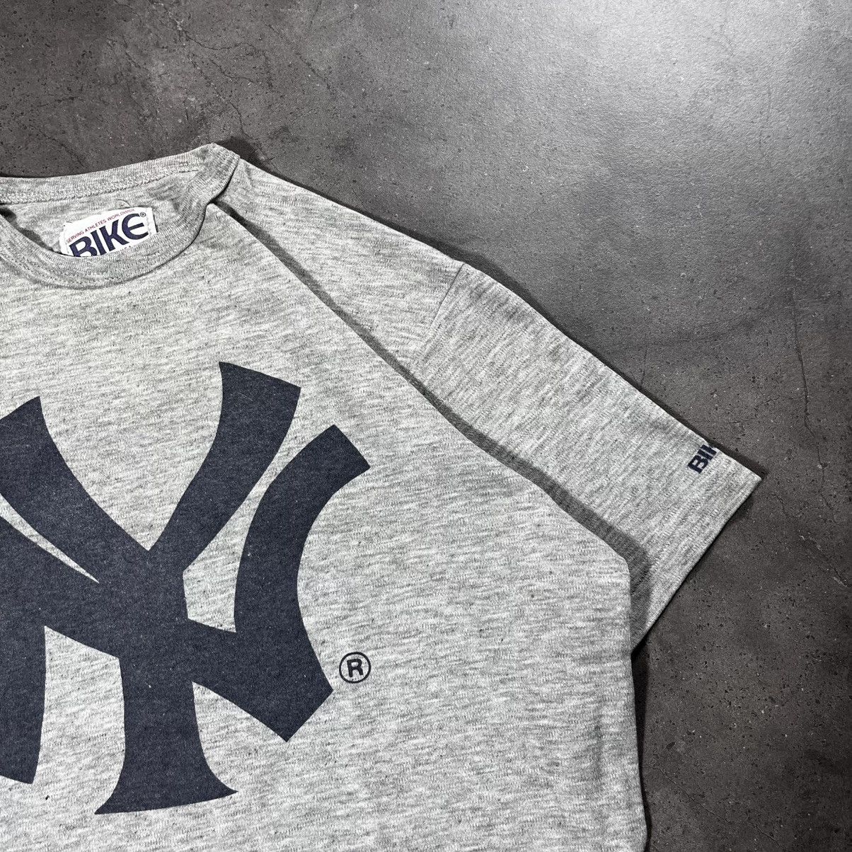 MLB Vintage 90s New York Yankees NY Bike Tshirt Tee Very Rare Size US L / EU 52-54 / 3 - 5 Thumbnail