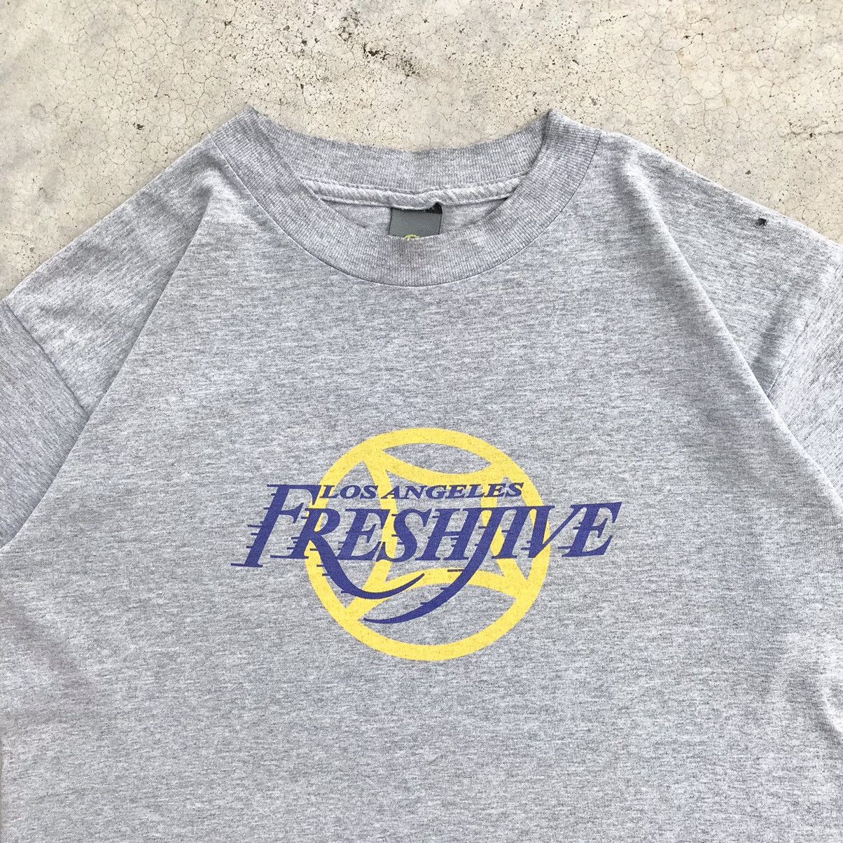 Freshjive × Stussy × Vintage 2000's Freshjive Los Angeles Ripoff Lakers NBA T-Shirt Size US M / EU 48-50 / 2 - 3 Thumbnail
