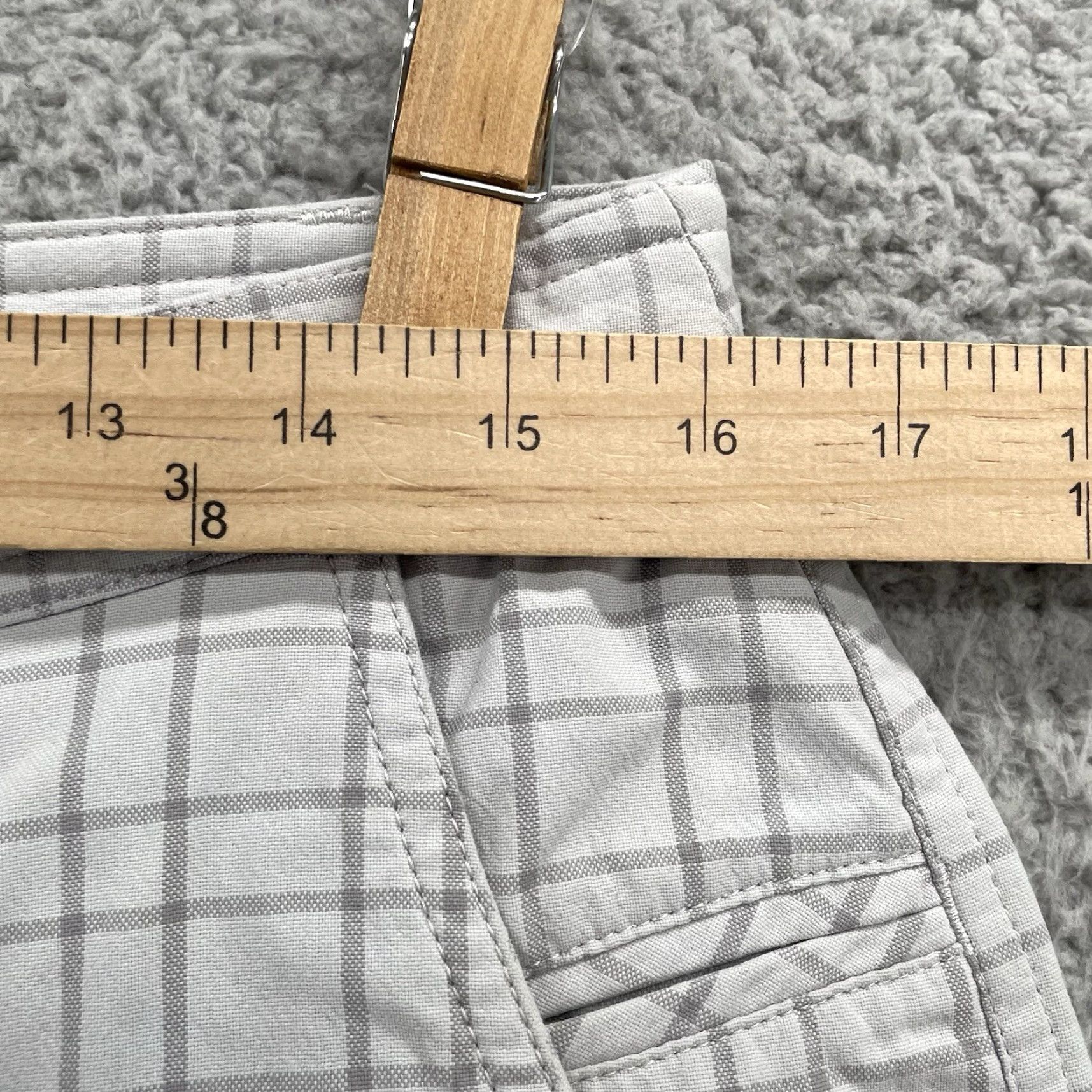 Lululemon **Lululemon Men's White Plaid Stretch Shorts 32x9** User: Lululemon Men's White Plaid Stretch Shorts 32x9 Size US 32 / EU 48 - 2 Thumbnail