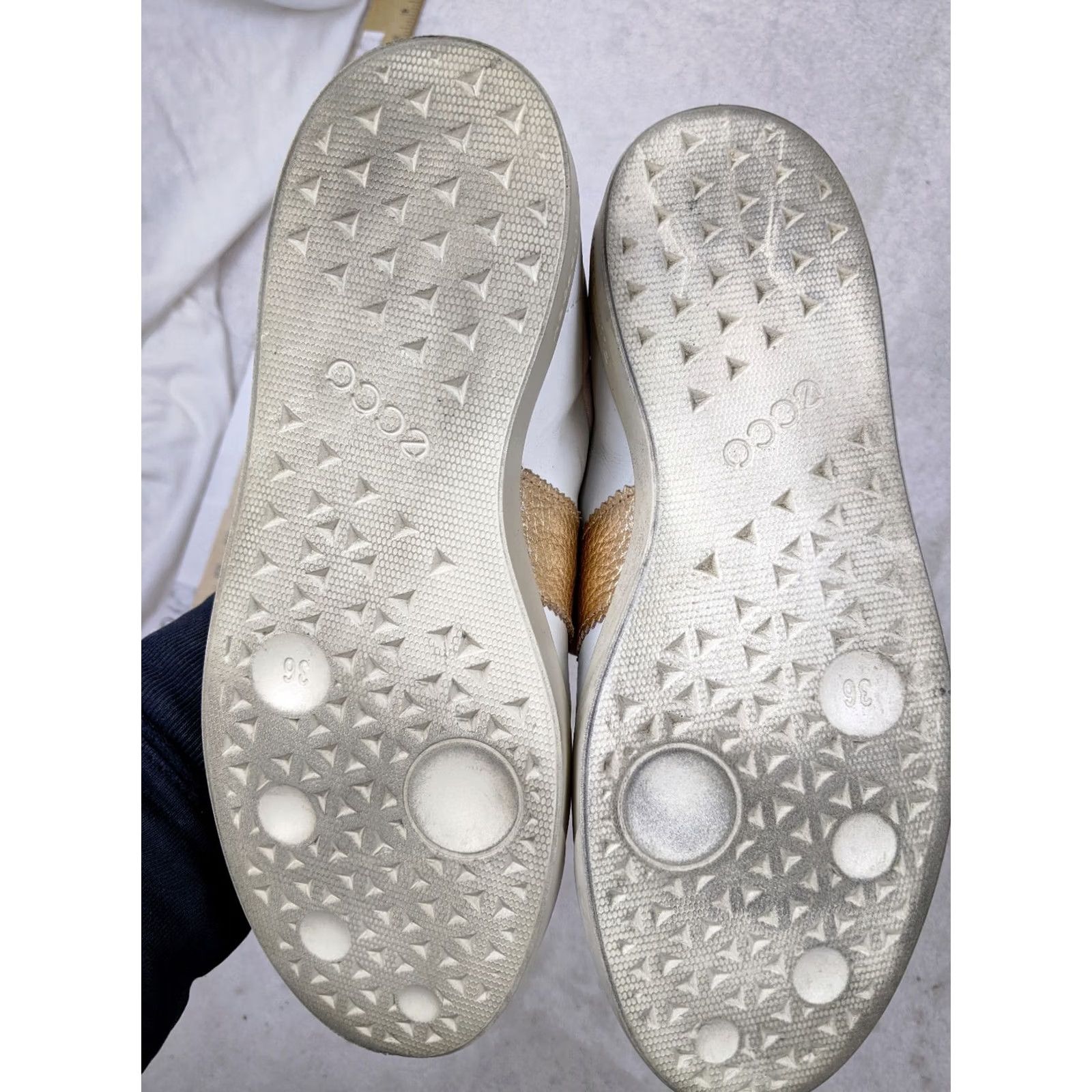 Ecco ECCO Street Lite Retro Sneaker Womens 5 5.5 36 White Bronze Casual Leather Leather Sneaker Womens Size US 5 / IT 35 - 7 Thumbnail