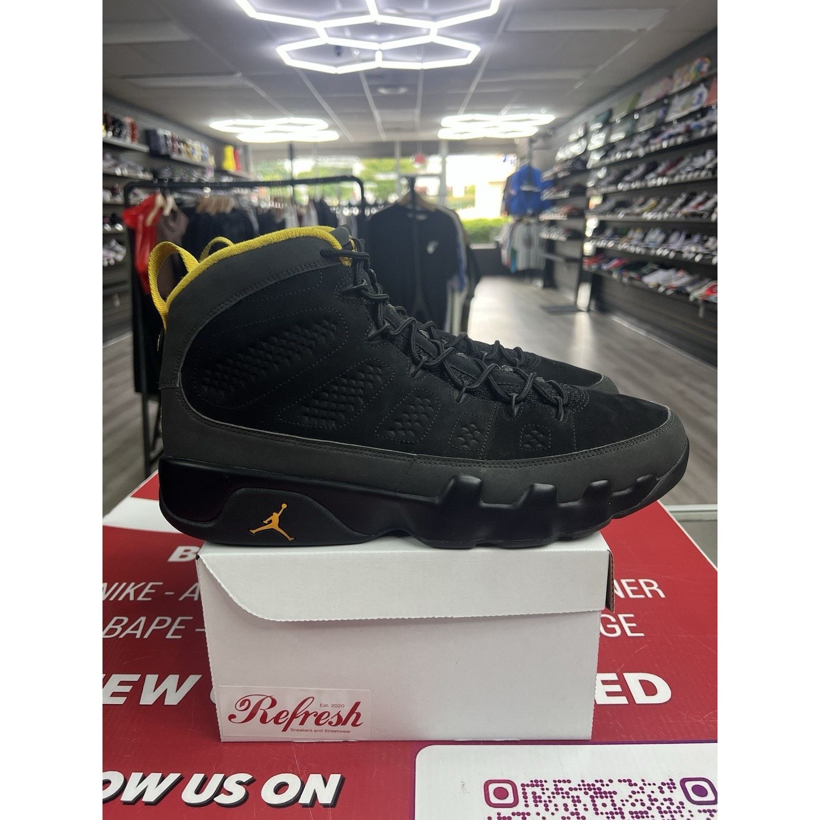 Jordan Brand Air Jordan 9 Retro Dark Charcoal University Gold Size 13 Size US 13 / EU 46 - 1 Thumbnail