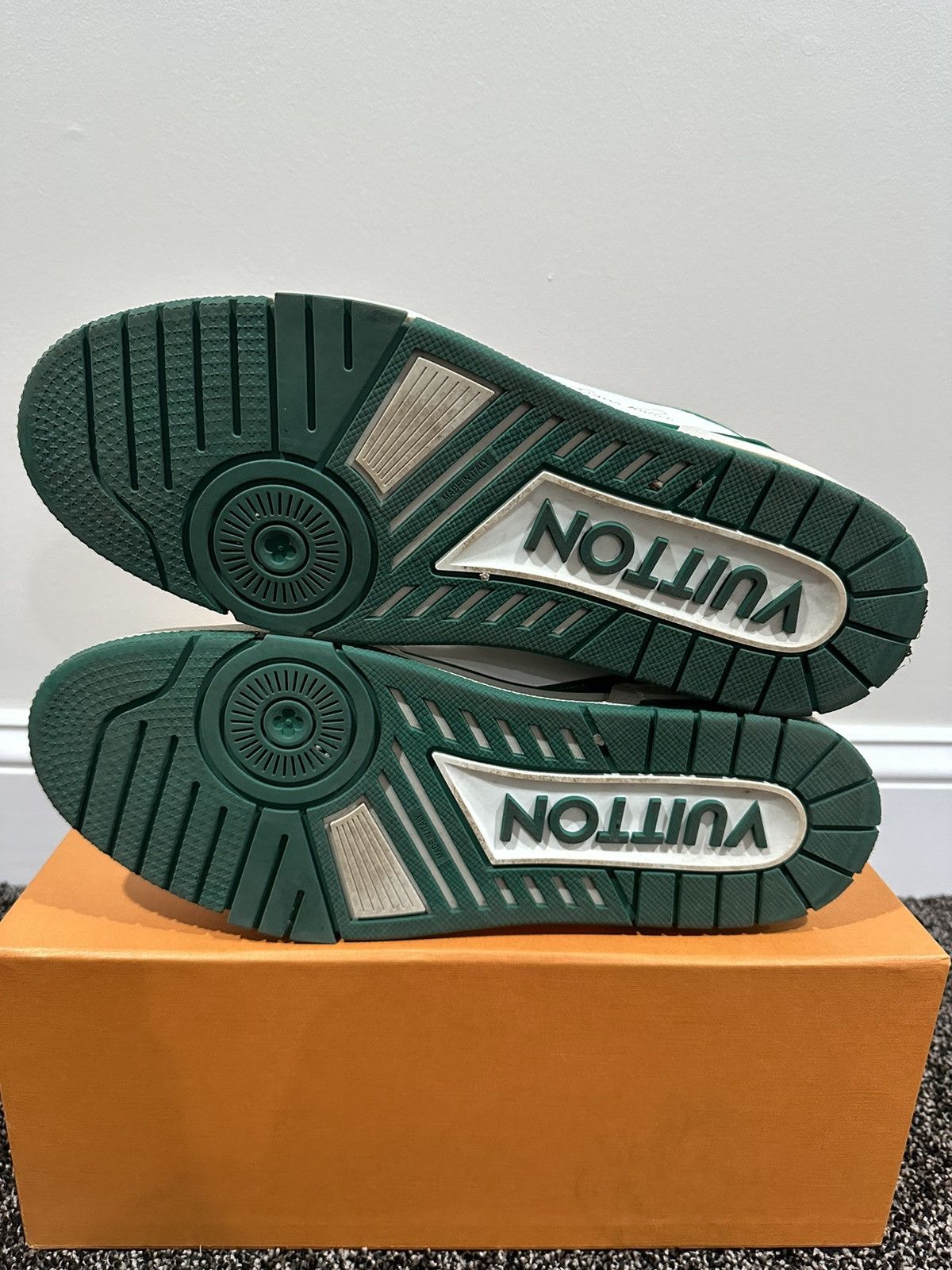 Louis Vuitton Louis Vuitton x Virgil Abloh LV Low Trainer OG Green SS19 Size US 10 / EU 43 - 7 Thumbnail