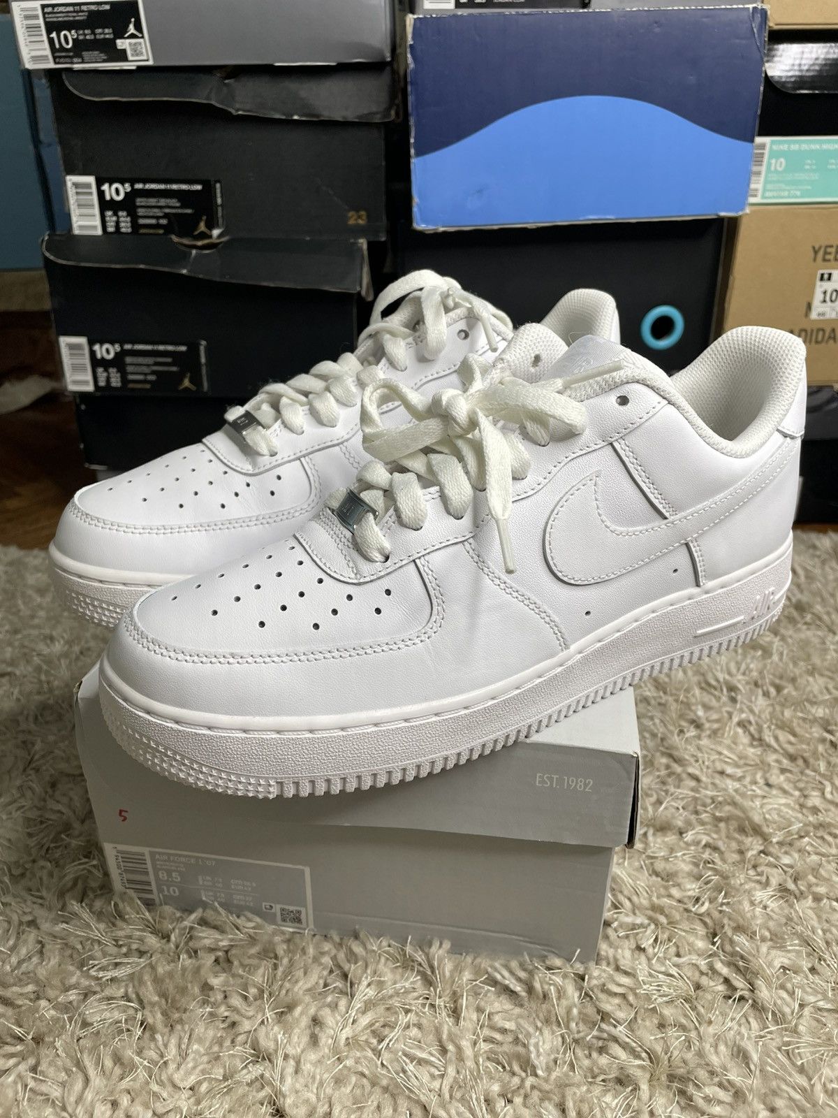 Nike Air Force 1 Triple White Size US 8.5 / EU 41-42 - 1 Thumbnail