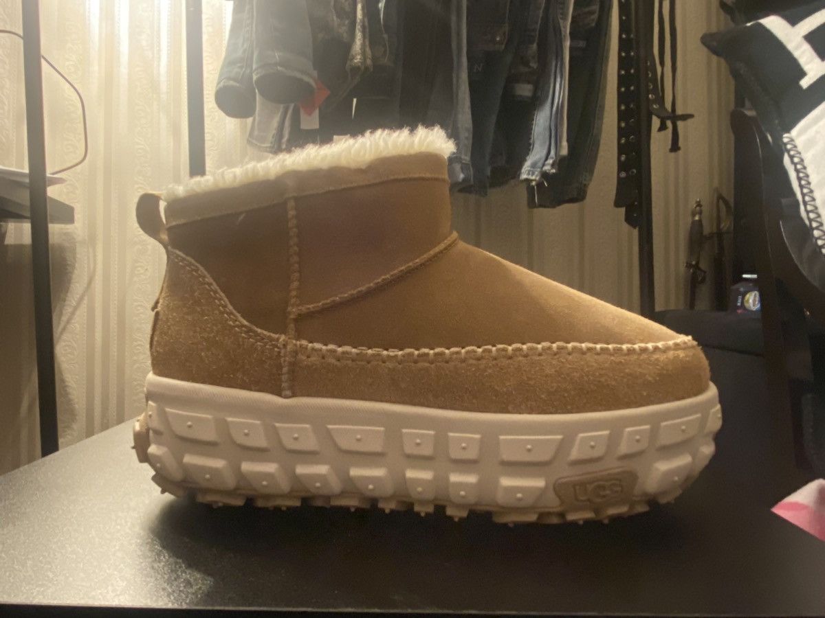 Ugg UGG Venture Daze boots Size US 10 / EU 43 - 2 Thumbnail
