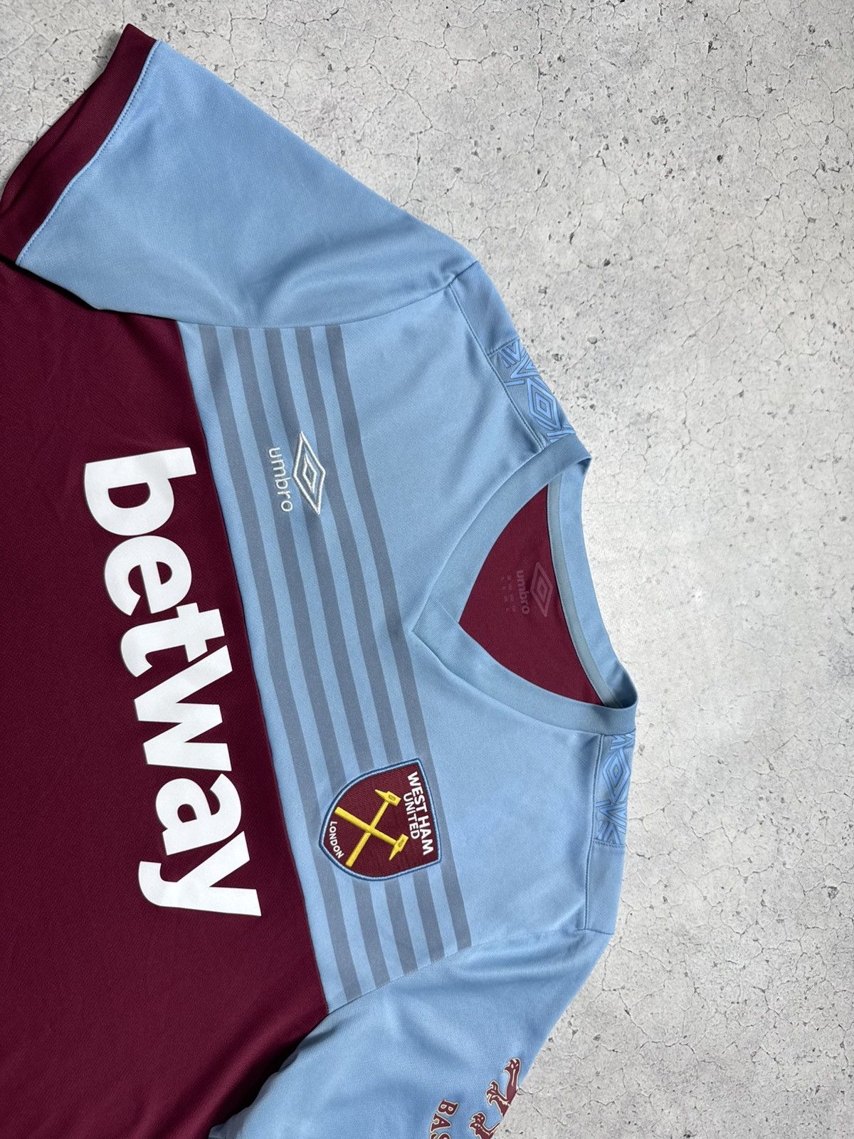 Umbro Umbro FC West Ham United 2019/2020 Soccer Jersey Size US XL / EU 56 / 4 - 4 Thumbnail