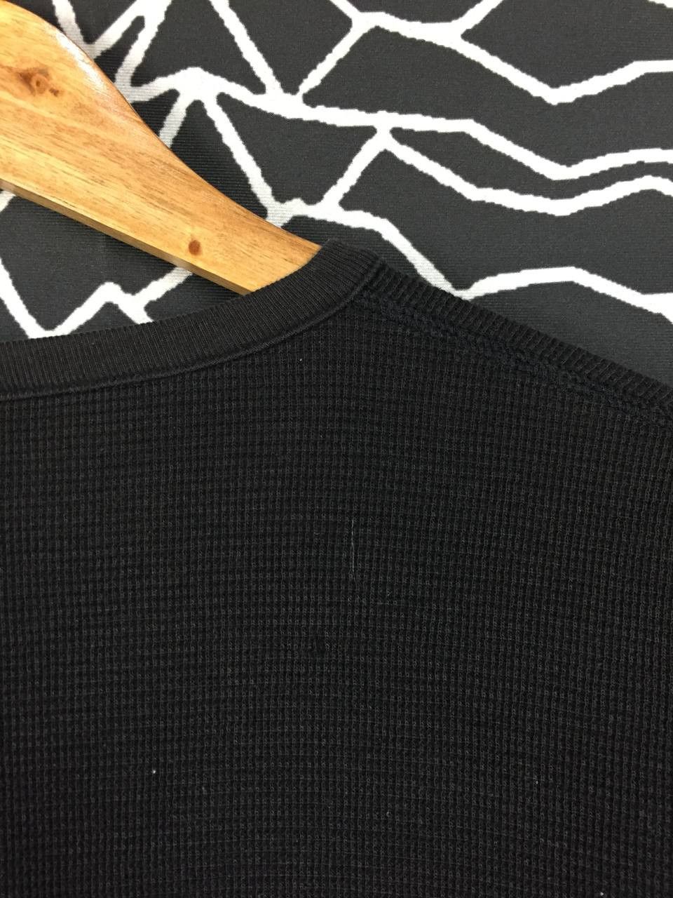 Uniqlo Uniqlo Waffle Knit Thermal Henley Long Sleeve Tee Size L Size US L / EU 52-54 / 3 - 10 Thumbnail