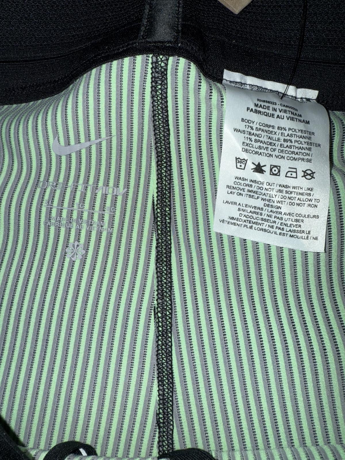 Nike Nike Women’s Aeroswift Dri-Fit ADV Green/Black Shorts Sample Size 40" / US 18 - 3 Thumbnail