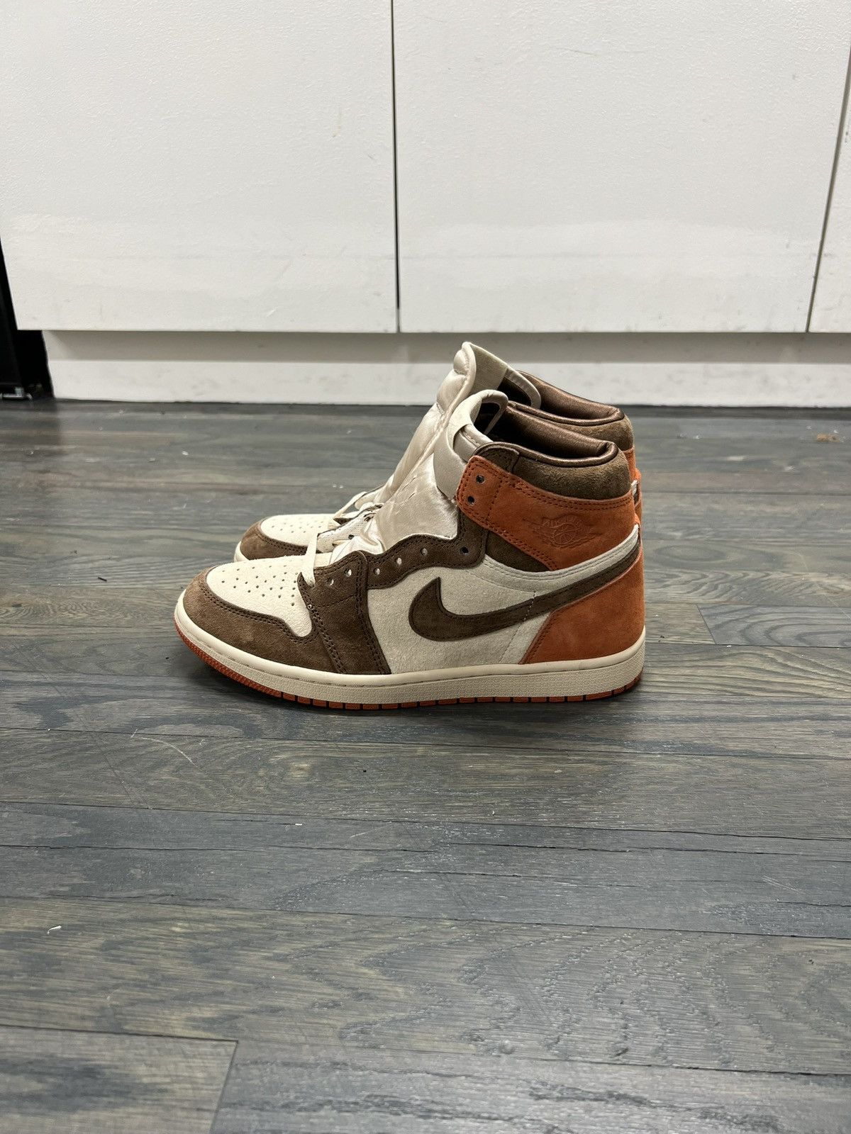 Jordan Brand WMNS JORDAN 1 RETRO HIGH OG 'DUSTED CLAY' Size US 9.5 / IT 39.5 - 8 Thumbnail