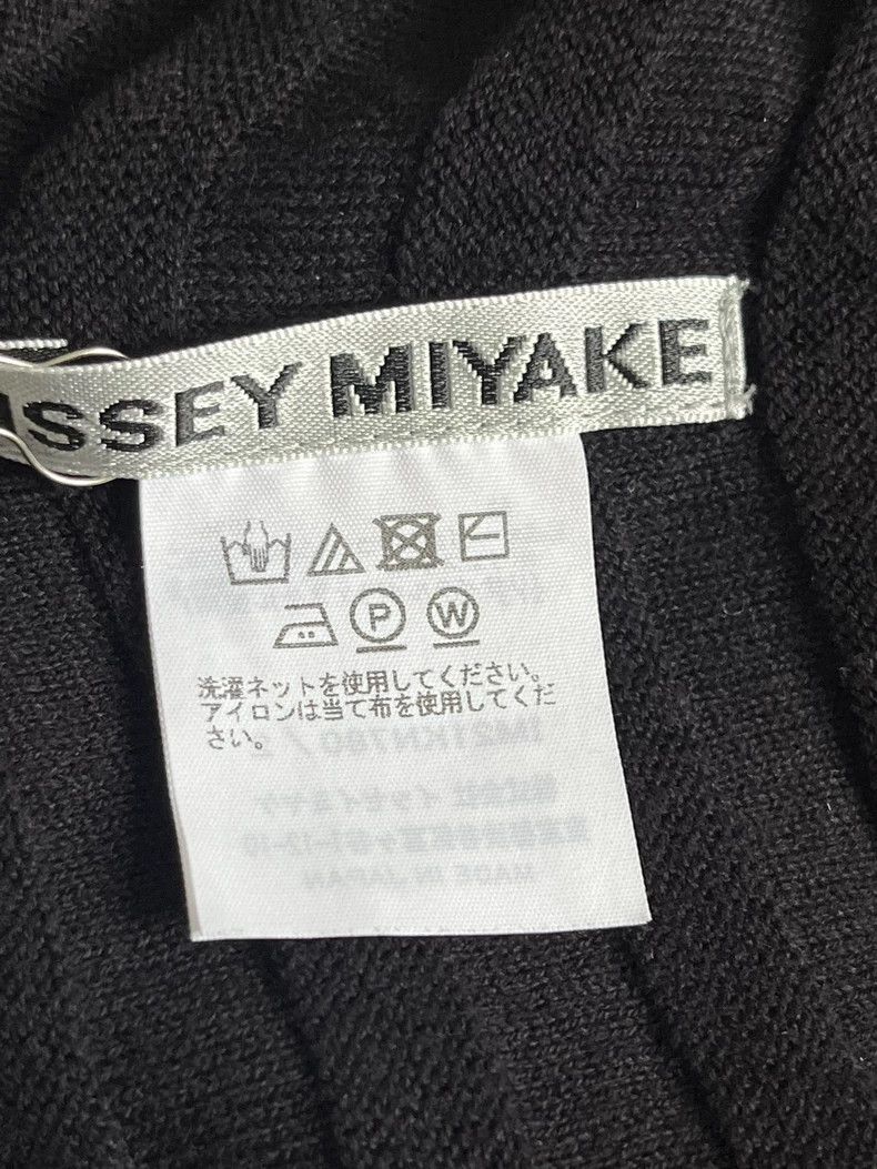 Issey Miyake Issey Miyake size:2 Black pleated short-sleeved shirt Size S / US 4 / IT 40 - 3 Thumbnail