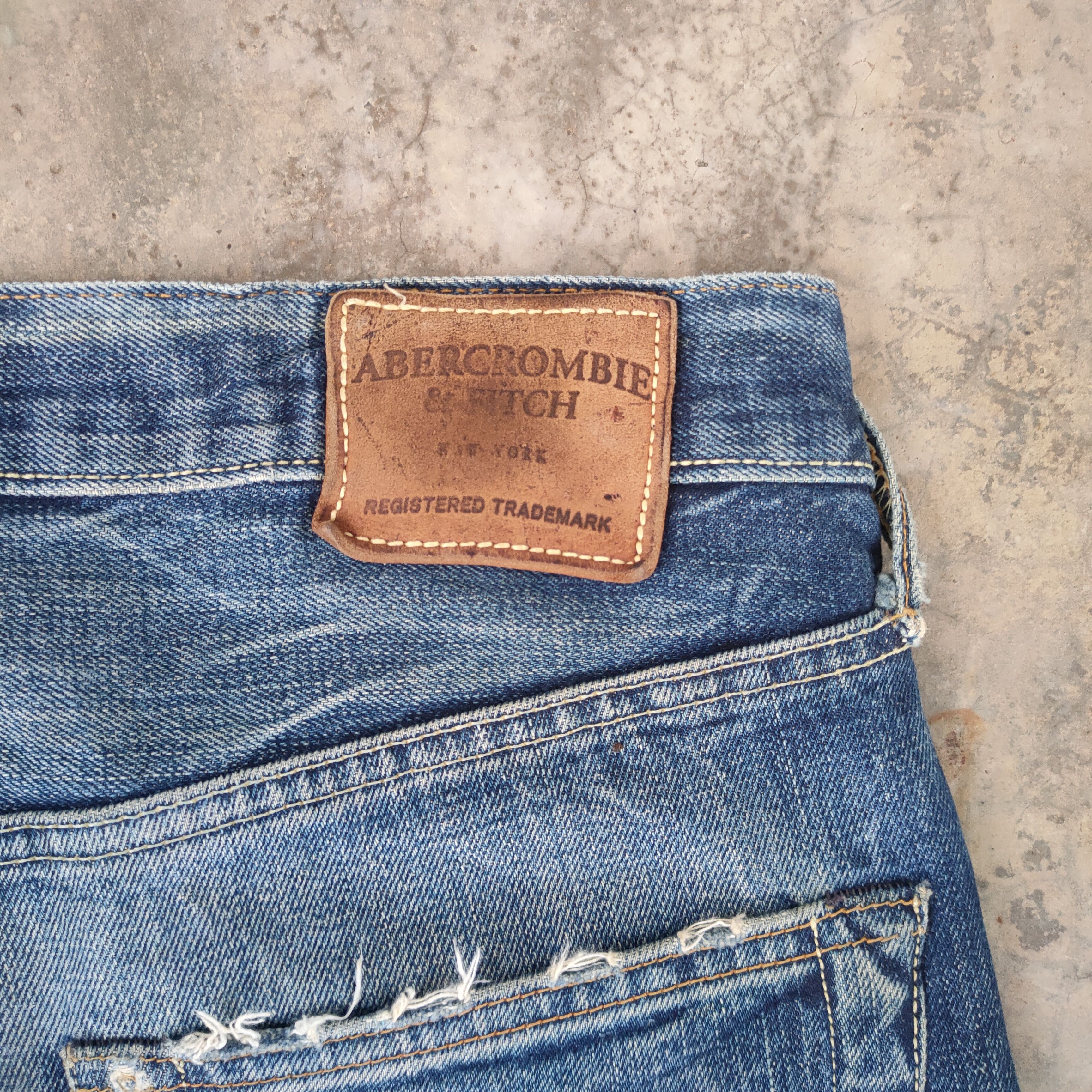 Abercrombie & Fitch VINTAGE ABERCROMBIE SELVEDGE DISTRESSED FADED JEANS PANTS Size US 33 - 13 Thumbnail