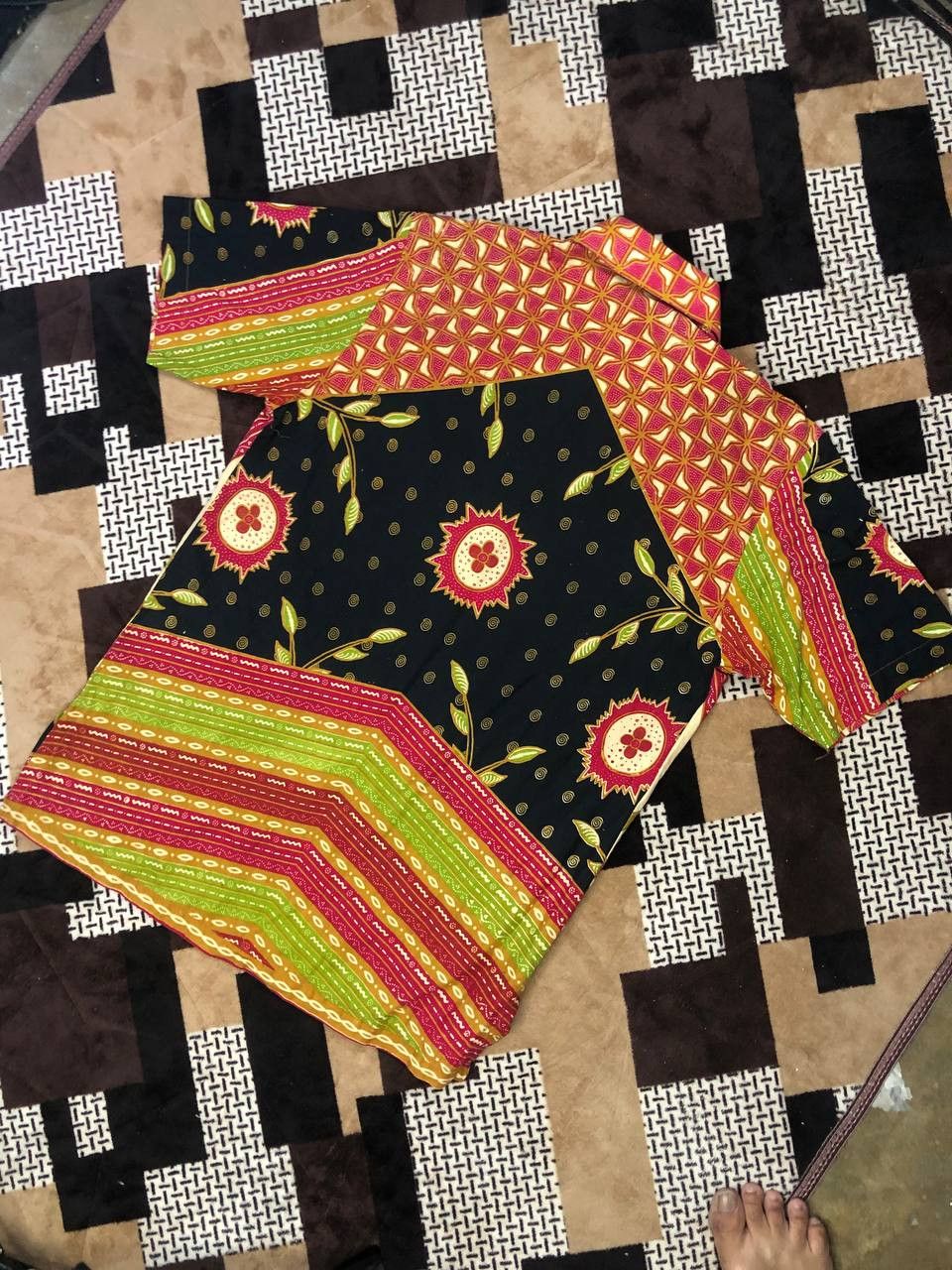 Batik Bay Indonesia Batik Size US M / EU 48-50 / 2 - 3 Thumbnail