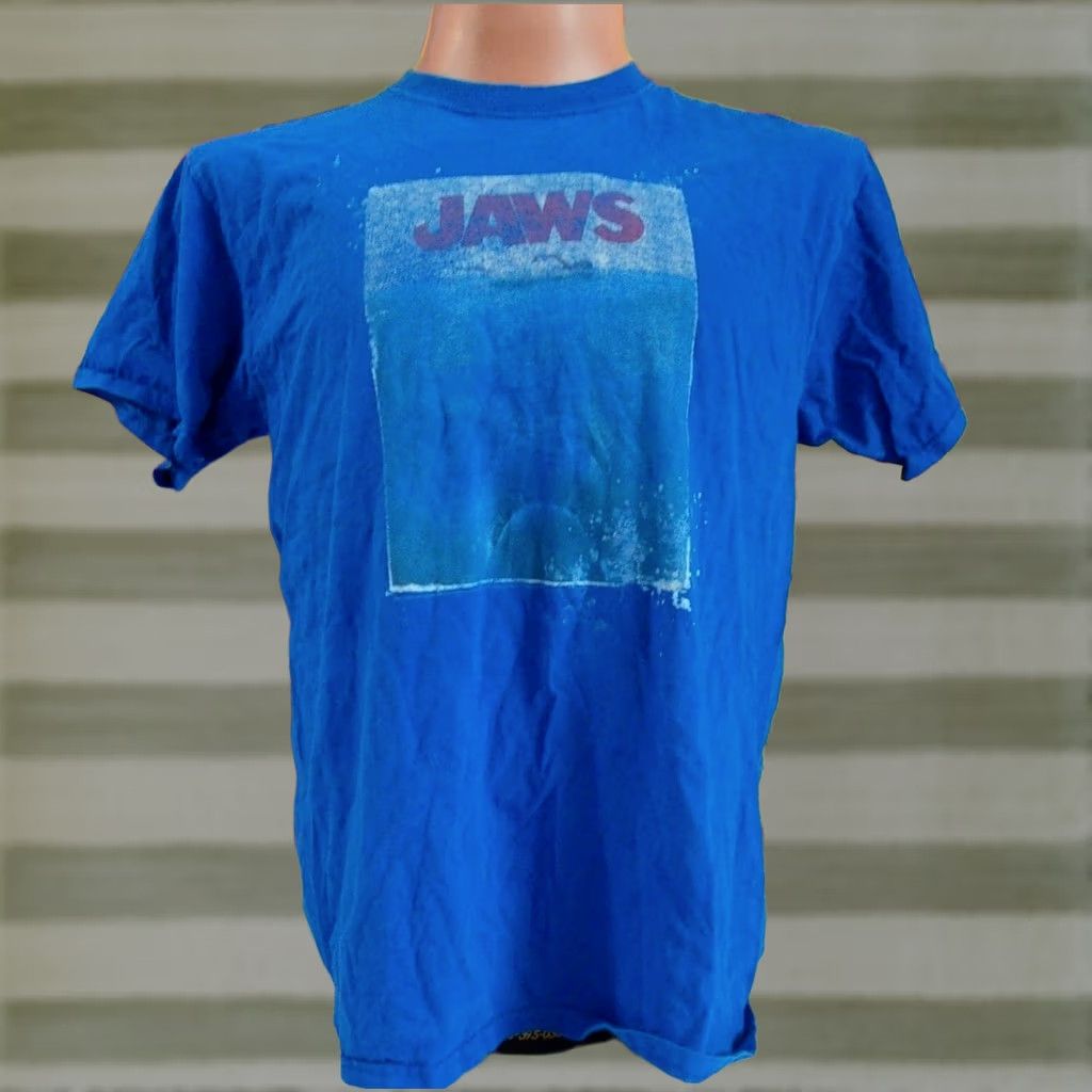 Jerzees JAWS Movie T-Shirt Men L Blue Graphic Print 2010s Regular Fit Short Sleeve Jerzees Crew Neck Shirt Size US L / EU 52-54 / 3 - 1 Thumbnail