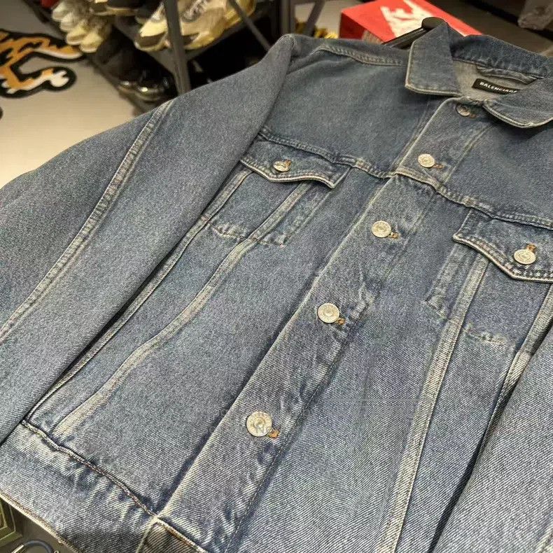Balenciaga Balenciaga Classic Washed Denim Jacket Size US S / EU 44-46 / 1 - 4 Thumbnail