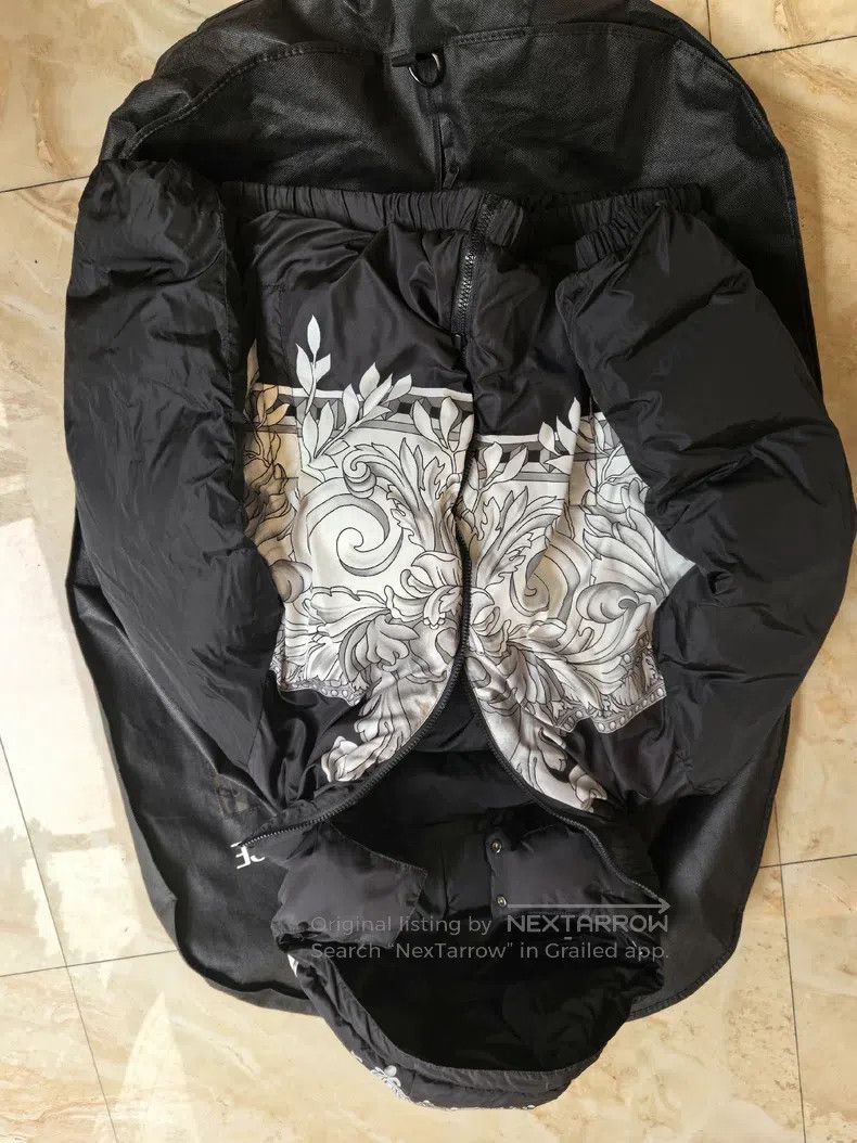 Versace Versace Wear a down jacket on both sides Size US XL / EU 56 / 4 - 7 Thumbnail