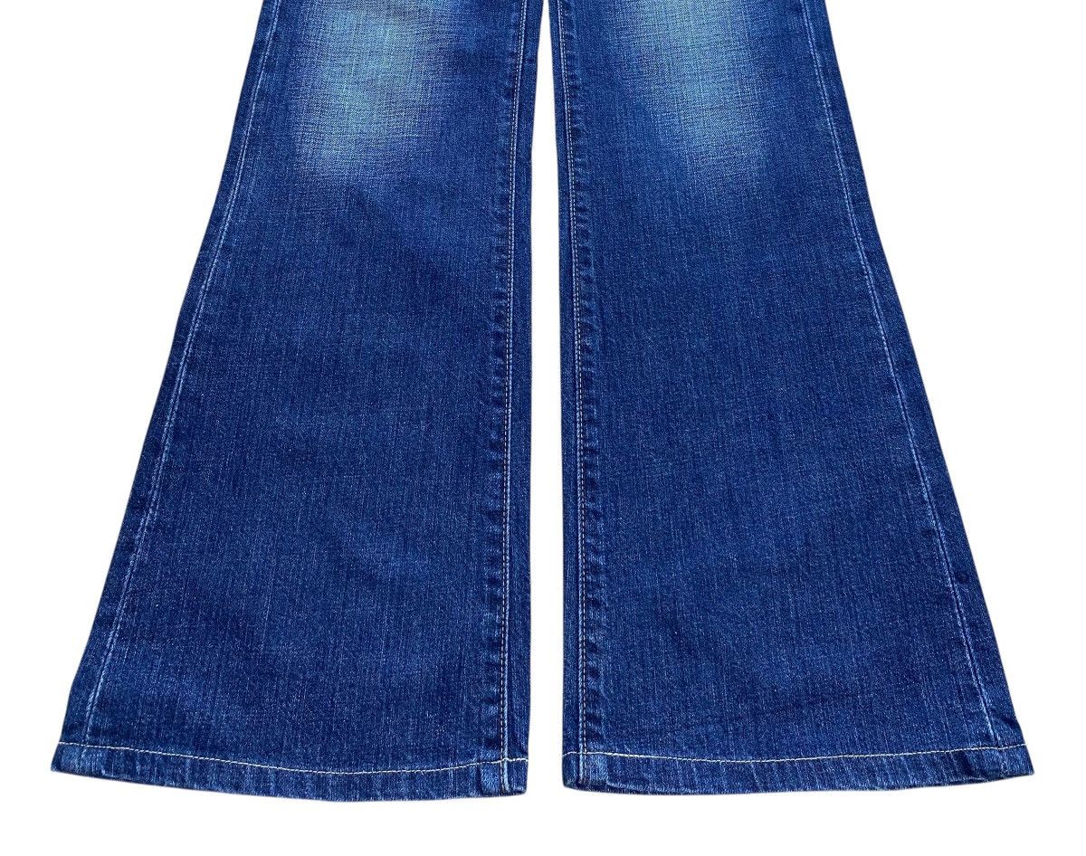 Levi's Levi’s Faded Blue Wash Style Boot Cut Leg Jeans Size US 28 / EU 44 - 5 Thumbnail