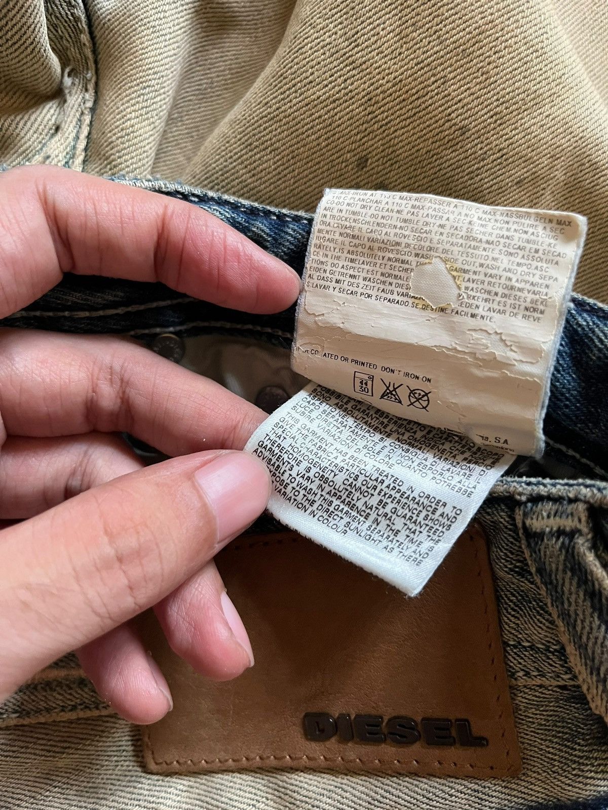 Diesel × Diesel Black Gold Vintage Diesel Viker Rusty Wash Distressed Loose Jeans Size US 32 / EU 48 - 11 Thumbnail