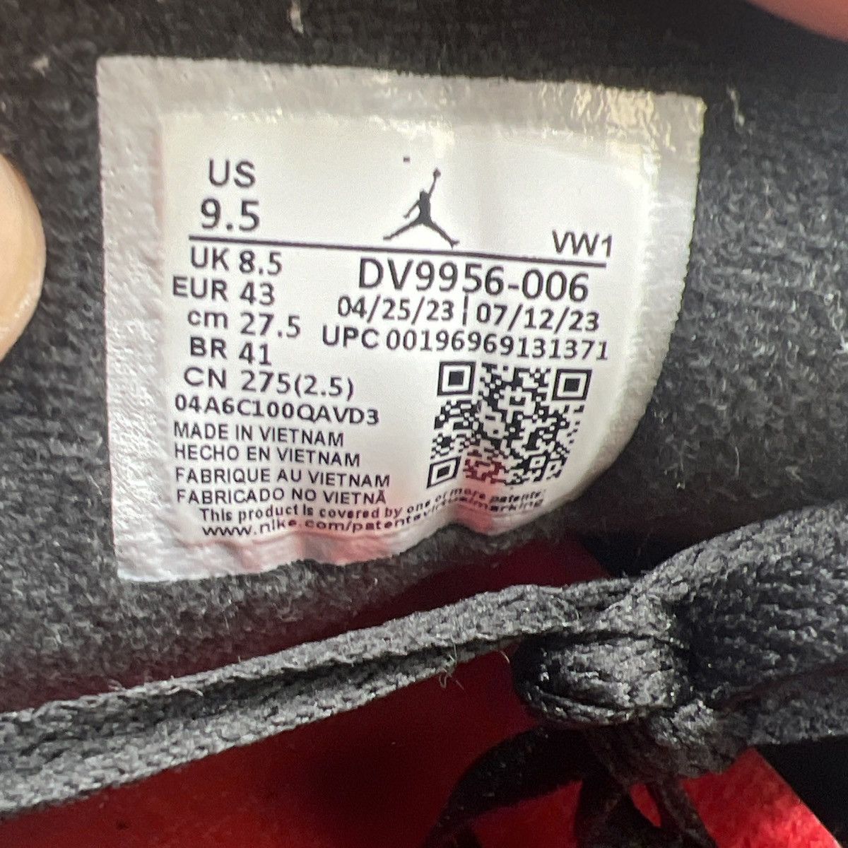 Jordan Brand Air Jordan 2 low Christmas Size US 9.5 / EU 42-43 - 9 Thumbnail