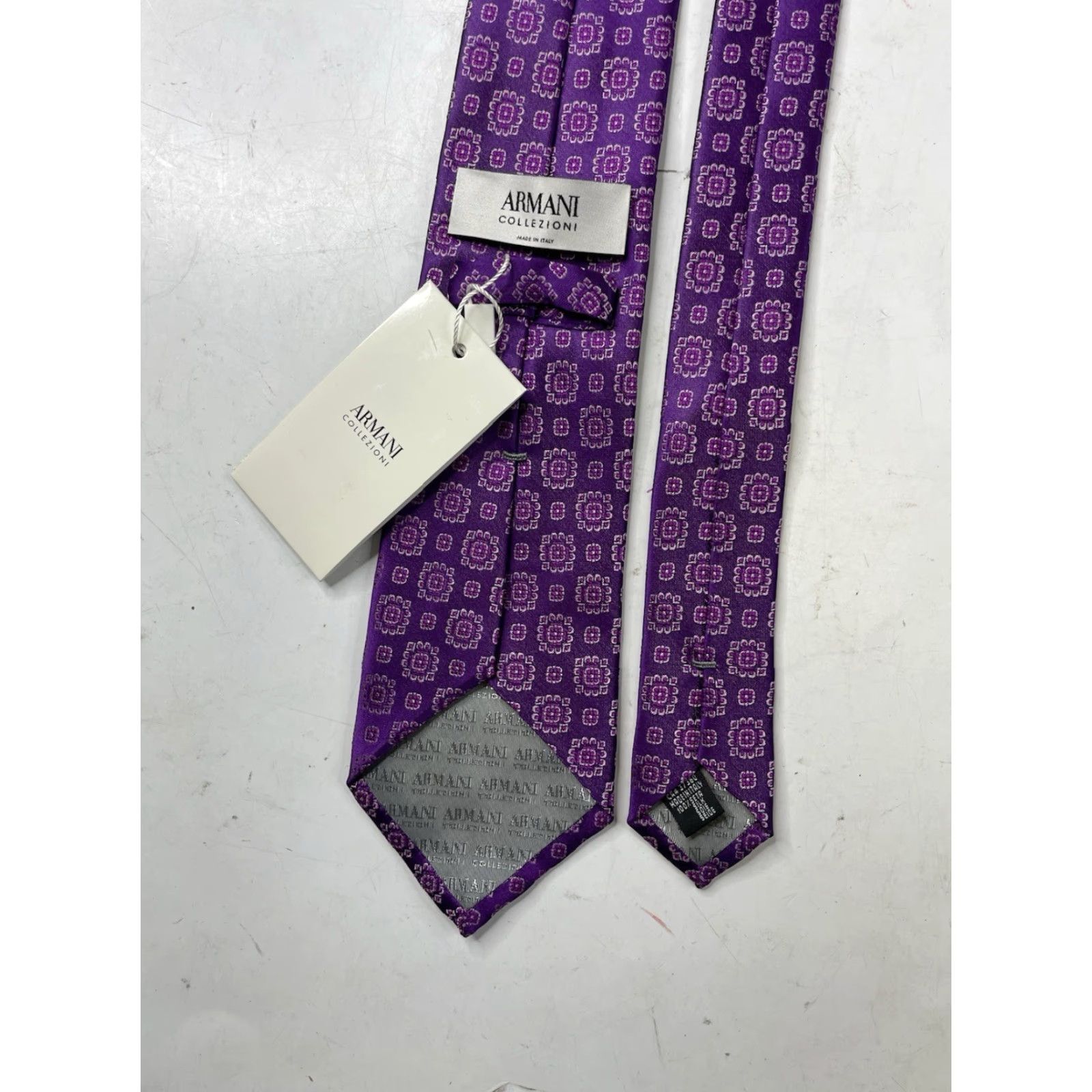 Armani NWT Armani Collezioni Tie Silk Italy Purple Paisley Geometric 100% Silk Men Neck Tie Purple Paisley Italy Designer Armani Collezioni Tie Mens Size ONE SIZE - 3 Thumbnail