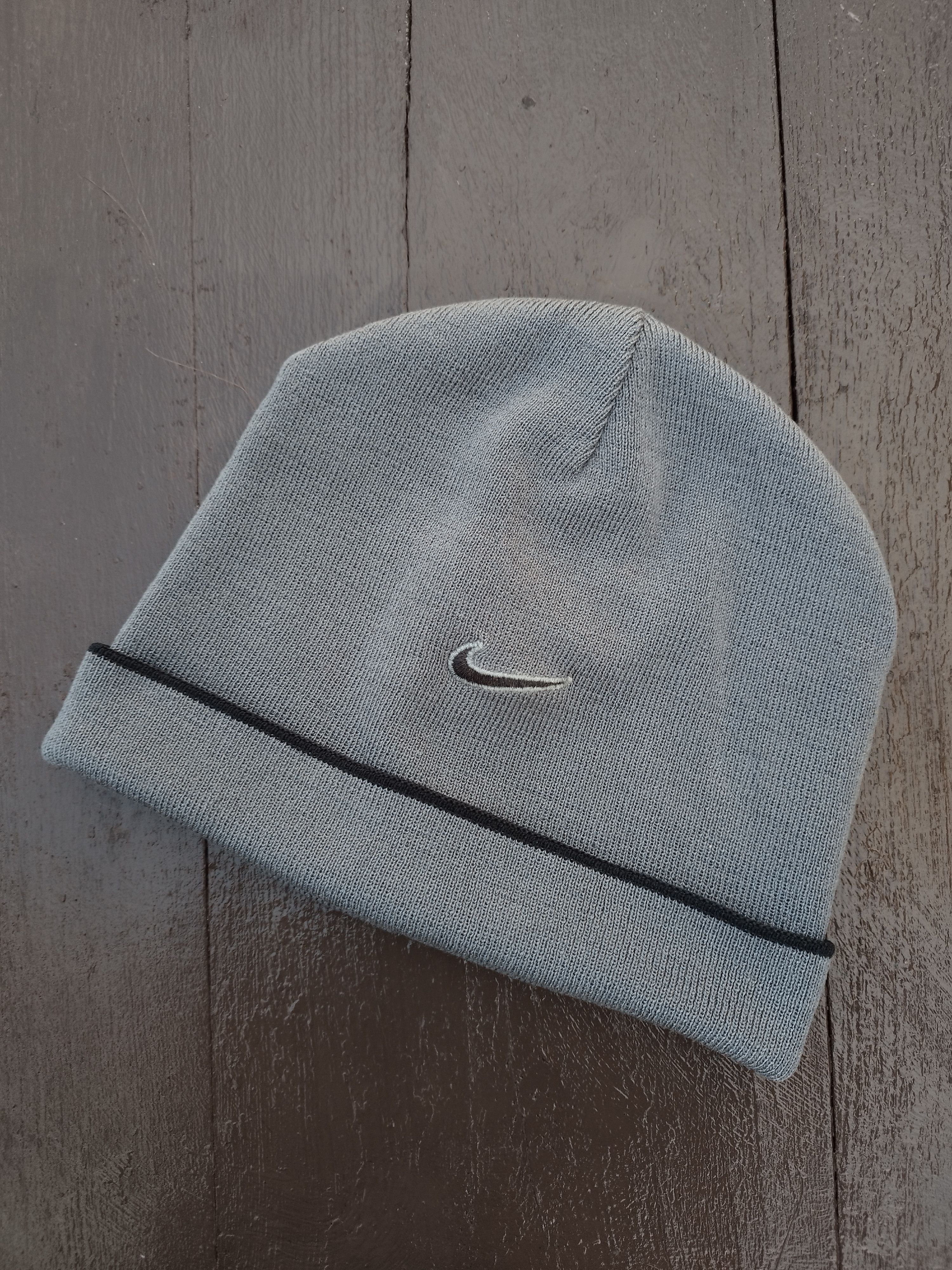 Nike VINTAGE Nike Reversible Beanie Hat | Black & Gray Y2K Size ONE SIZE - 3 Thumbnail
