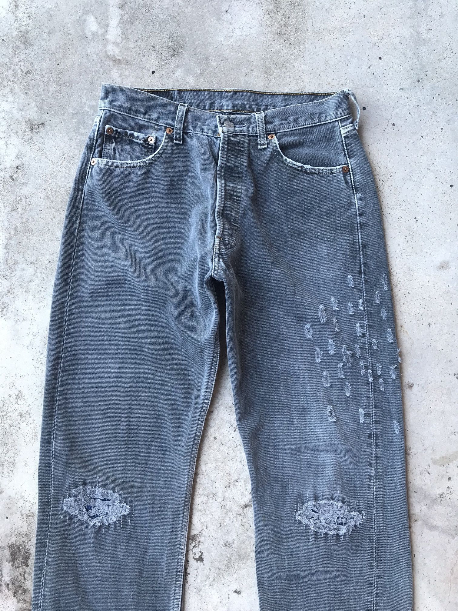 Levi's × Vintage Vintage Levis 501 bulletshoot dirty faded black distressed Size US 29 - 6 Thumbnail