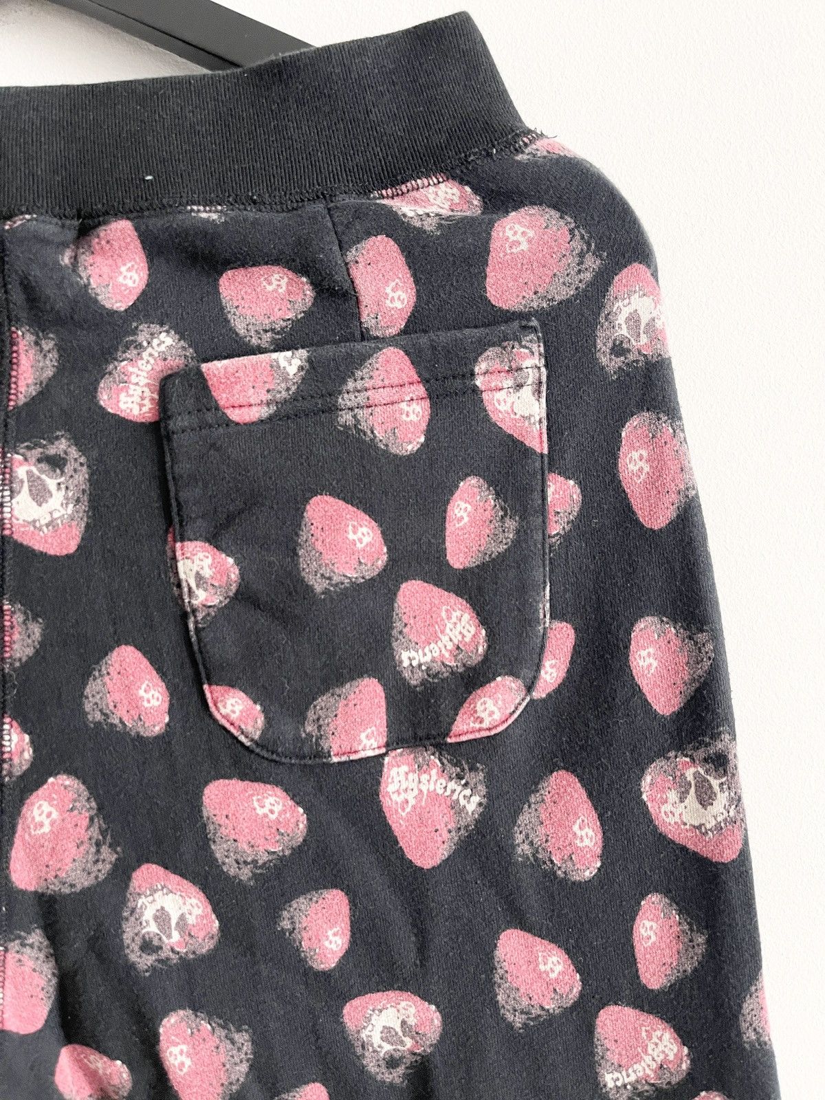 Hysteric Glamour STEAL! 2000s Hysteric Glamour Strawberry Skull Sweatpants Size US 30 / EU 46 - 6 Thumbnail