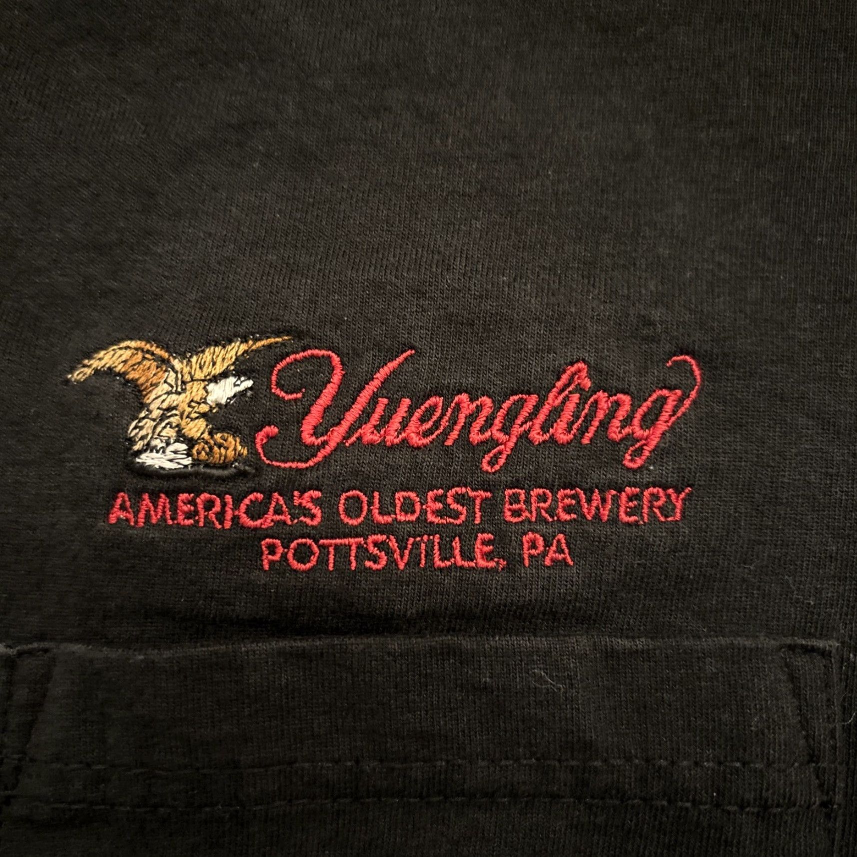 Vintage VINTAGE Russell Yeungling Lager Beer Pocket T-Shirt Adult Large Black Embroidered Mens Size US L / EU 52-54 / 3 - 3 Thumbnail