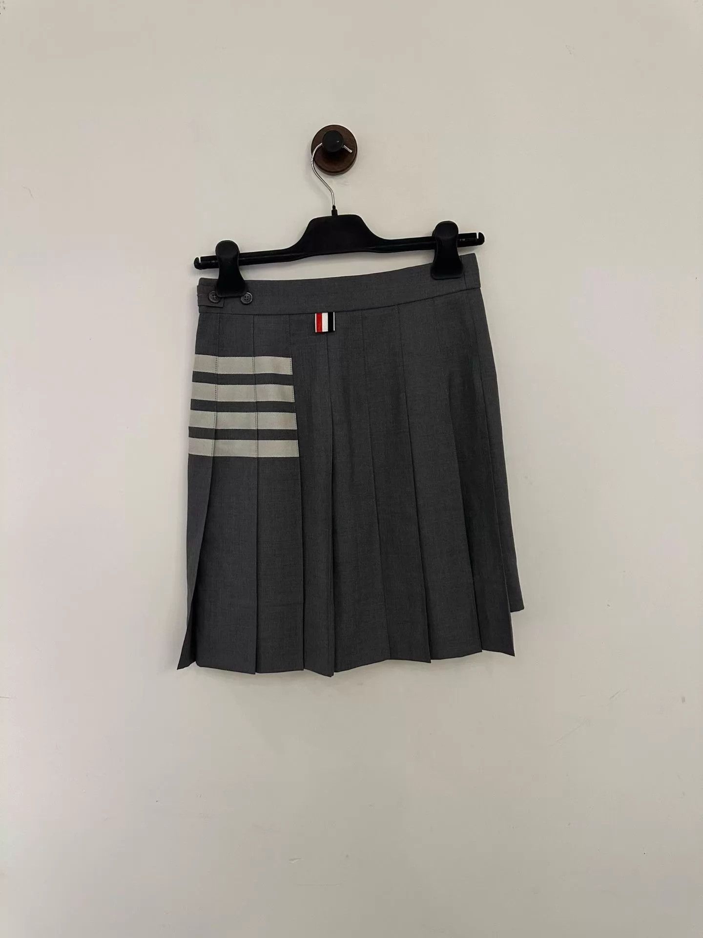 Thom Browne Thom Browne Gray Pleated Skirt 36 Like New Size 25" / US 0 / IT 36 - 2 Thumbnail