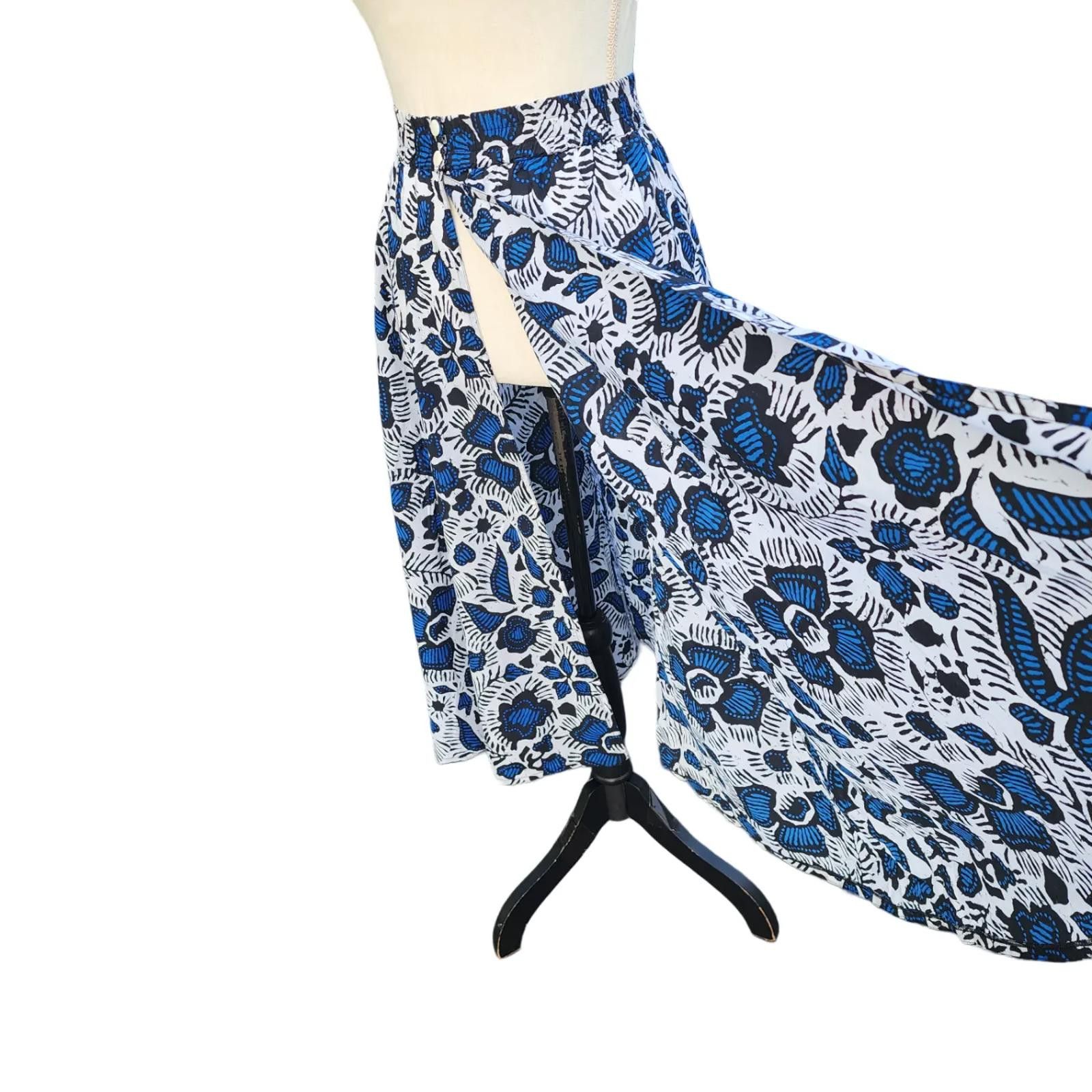 Designer Floral Print Skirt Beach Cover-Up. Small NWOT Size ONE SIZE - 2 Thumbnail