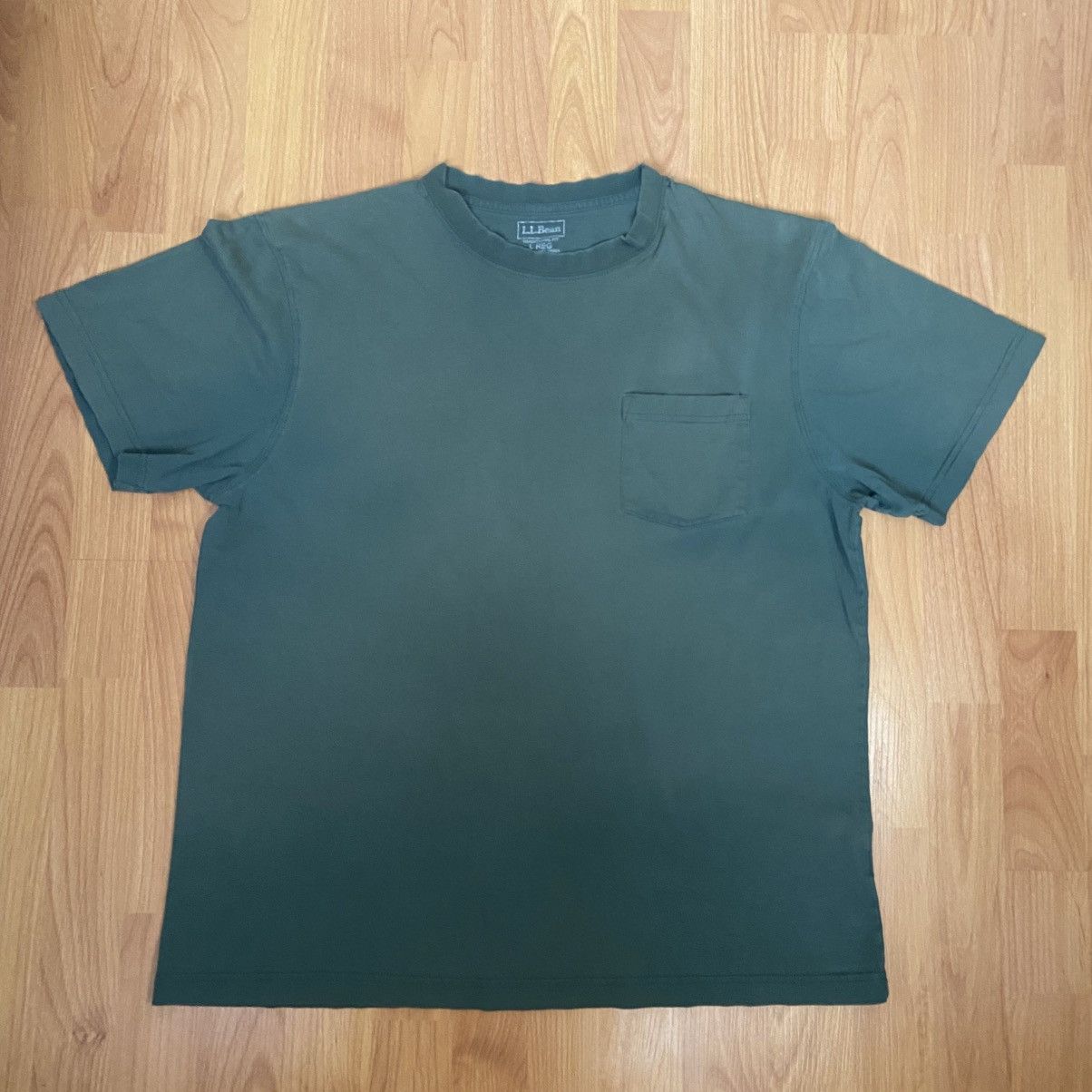 L.L. Bean L.L. Bean Traditional Fit Front Pocket Distressed T-Shirt L Size US L / EU 52-54 / 3 - 1 Thumbnail