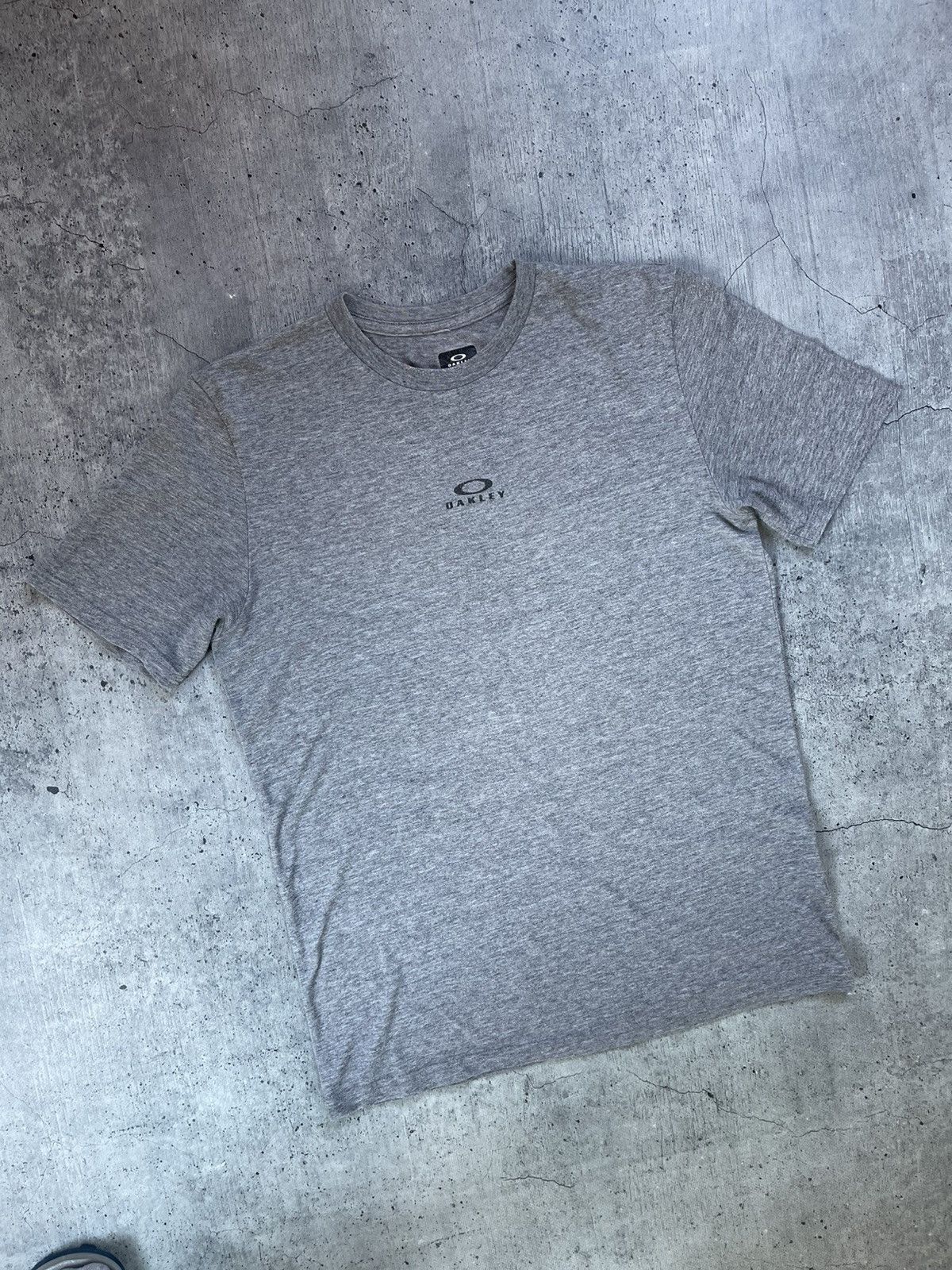 Oakley × Vintage Oakley T-Shirt 2000s Small Logo Japan Outdoor Men’s Size US M / EU 48-50 / 2 - 2 Thumbnail
