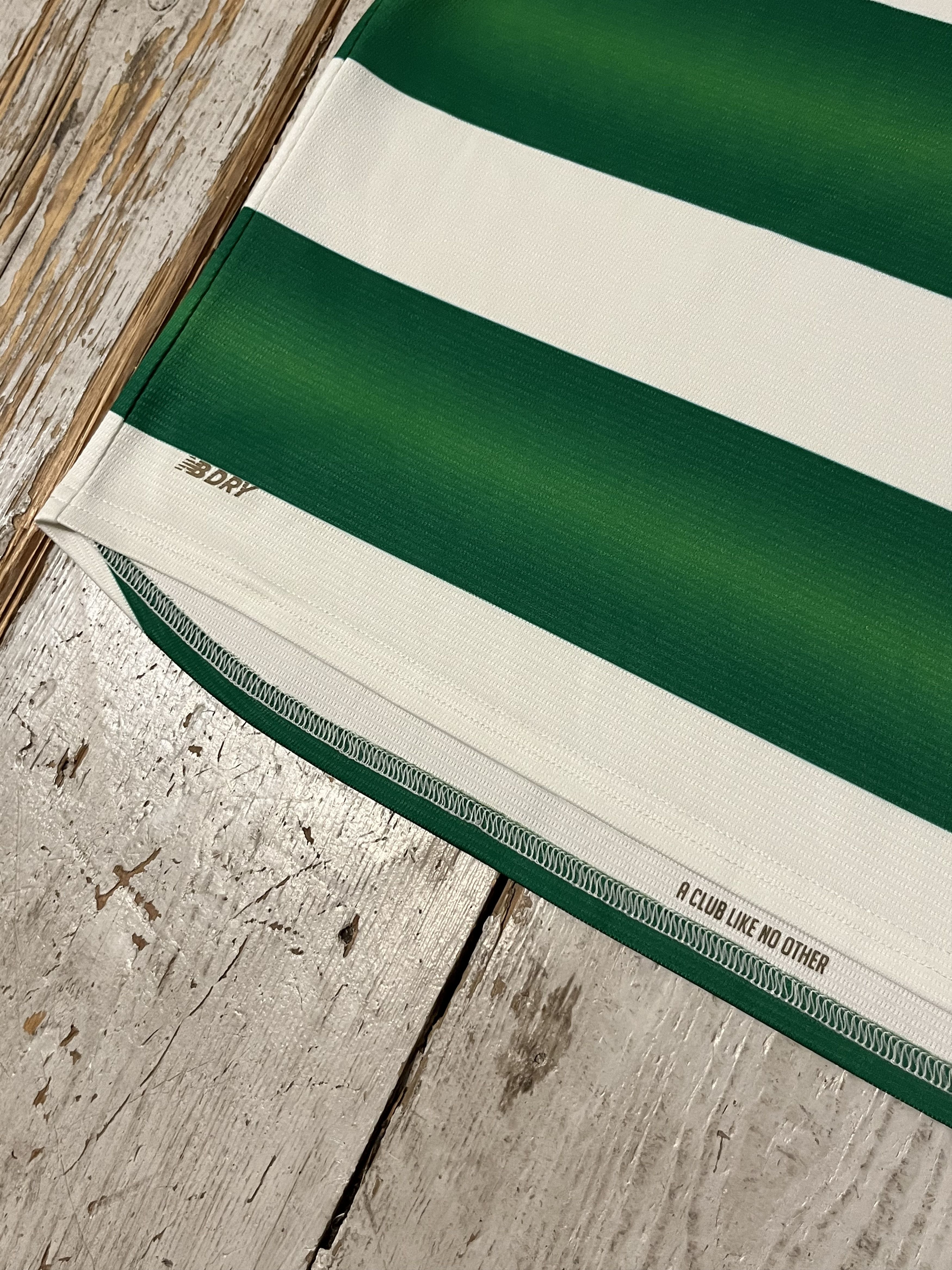 New Balance New Balance Celtic 2016/17 Football Jersey Size US L / EU 52-54 / 3 - 7 Thumbnail