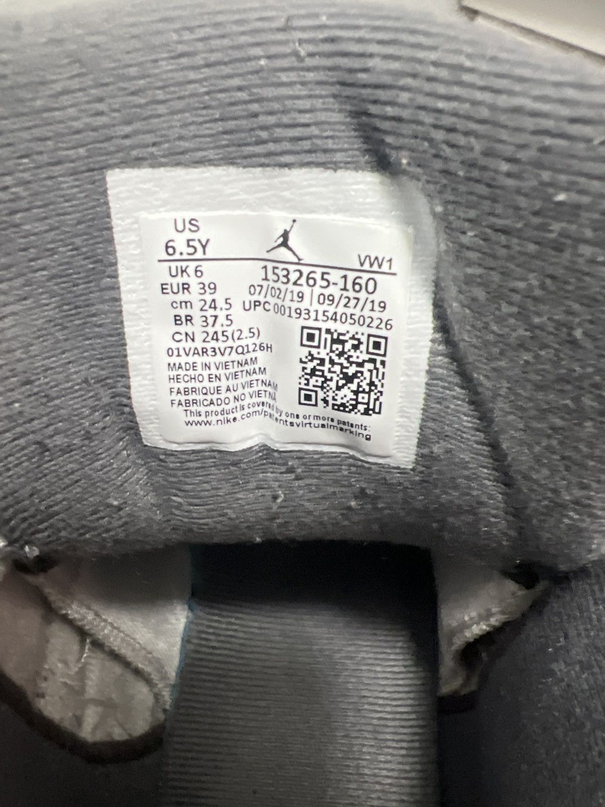Jordan Brand Jordan 12 White Dark Grey Size US 6.5 / EU 39-40 - 8 Thumbnail