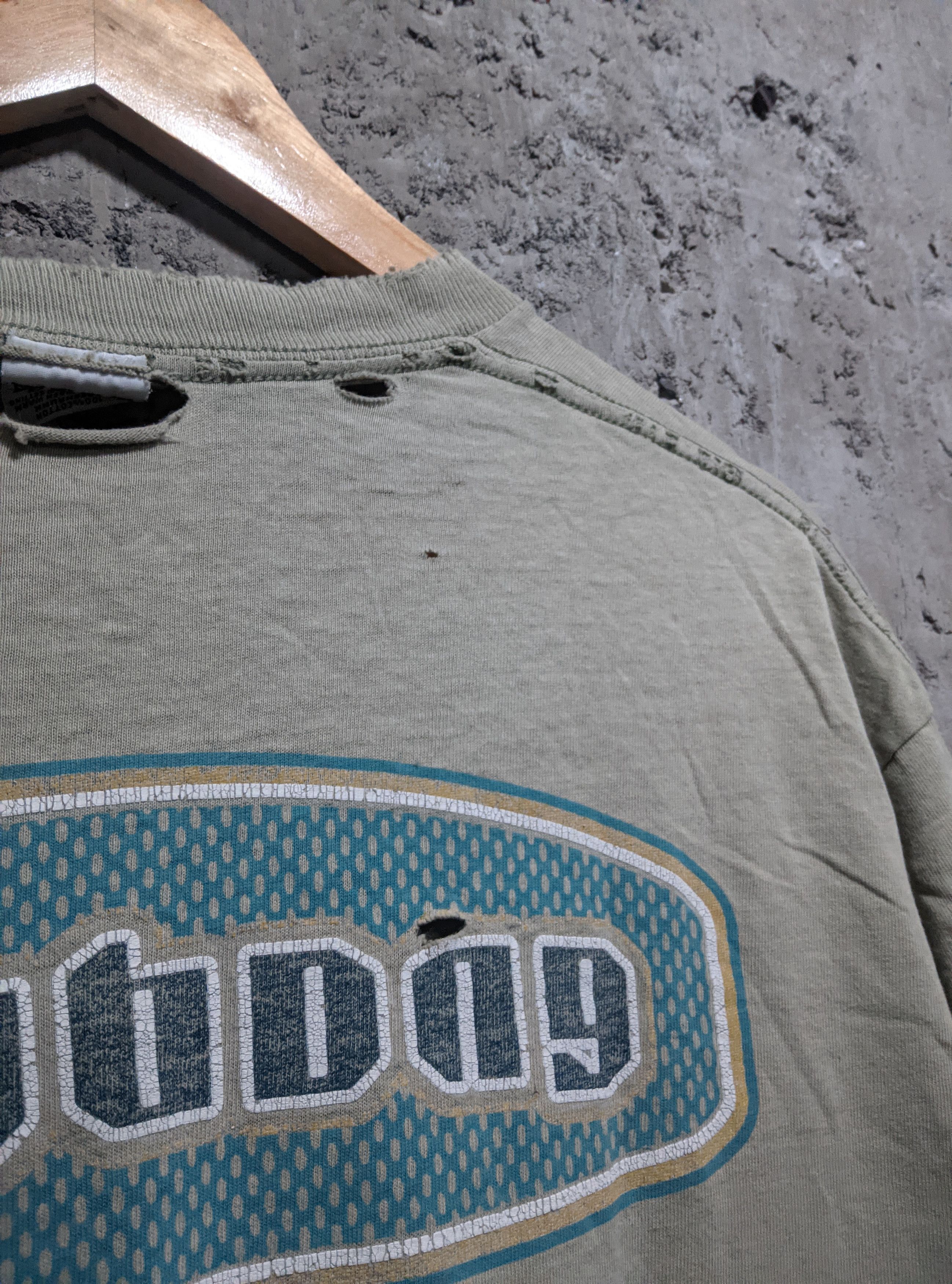Vintage Vintage 90s very thrashed billabong surf tshirt Size US L / EU 52-54 / 3 - 4 Thumbnail
