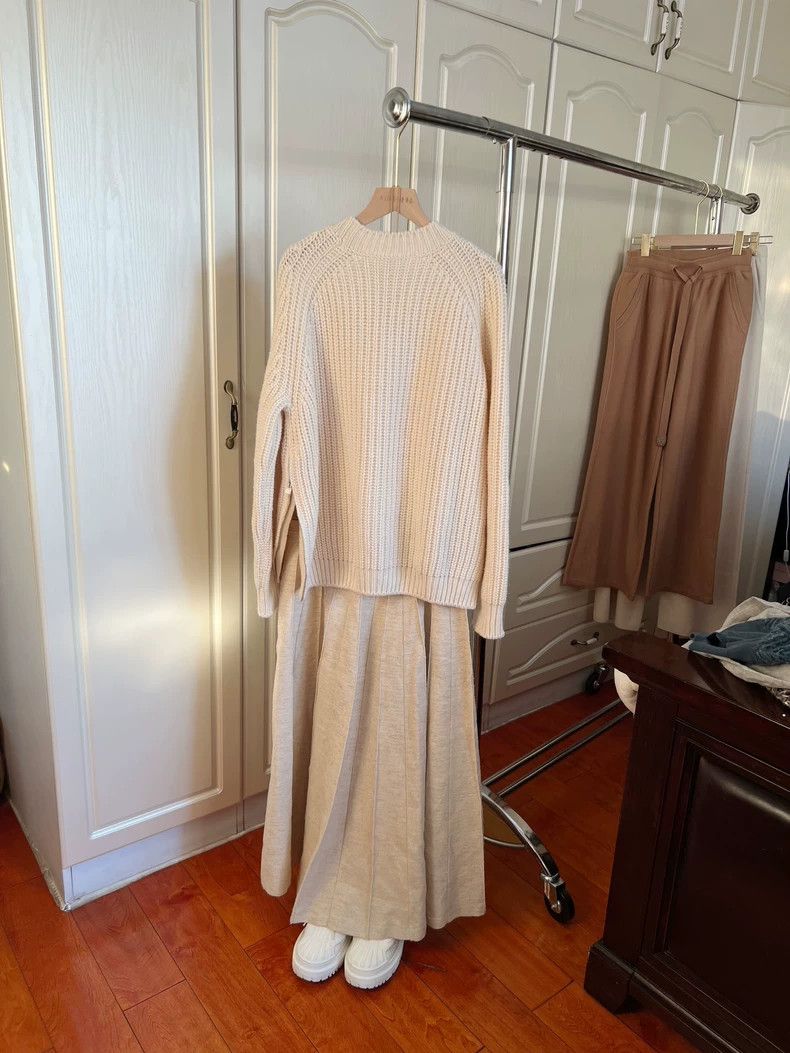 Loro Piana LORO PIANA Cashmere sweater + linen pleated skirt Size M / US 6-8 / IT 42-44 - 2 Thumbnail