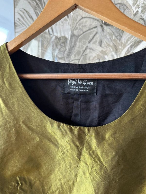 Other silk set: midi skirt and crop top Size 30" / US 8 / IT 44 - 6 Thumbnail