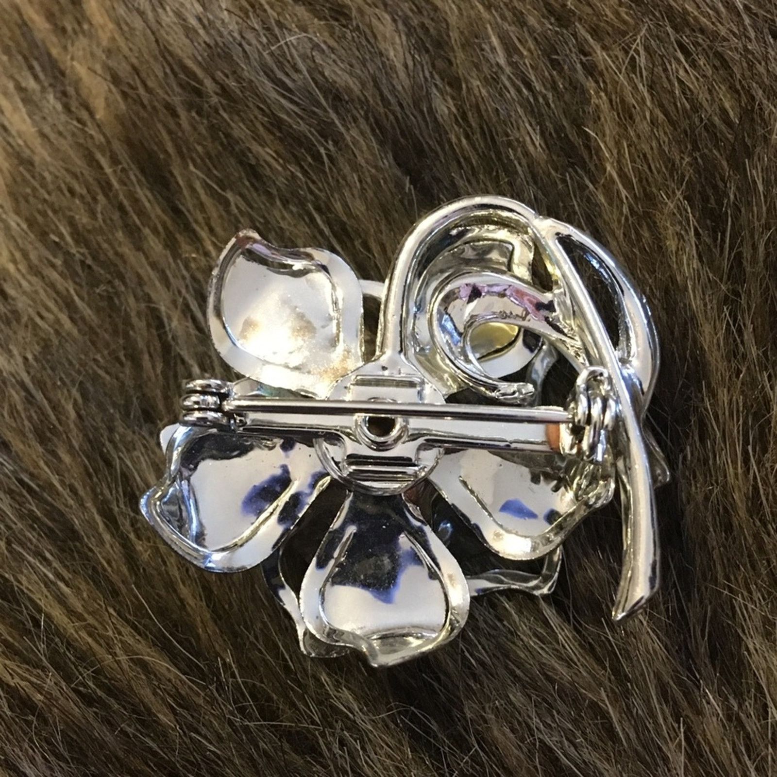Vintage Vintage shiny silver tone flower brooch pin Size ONE SIZE - 2 Thumbnail