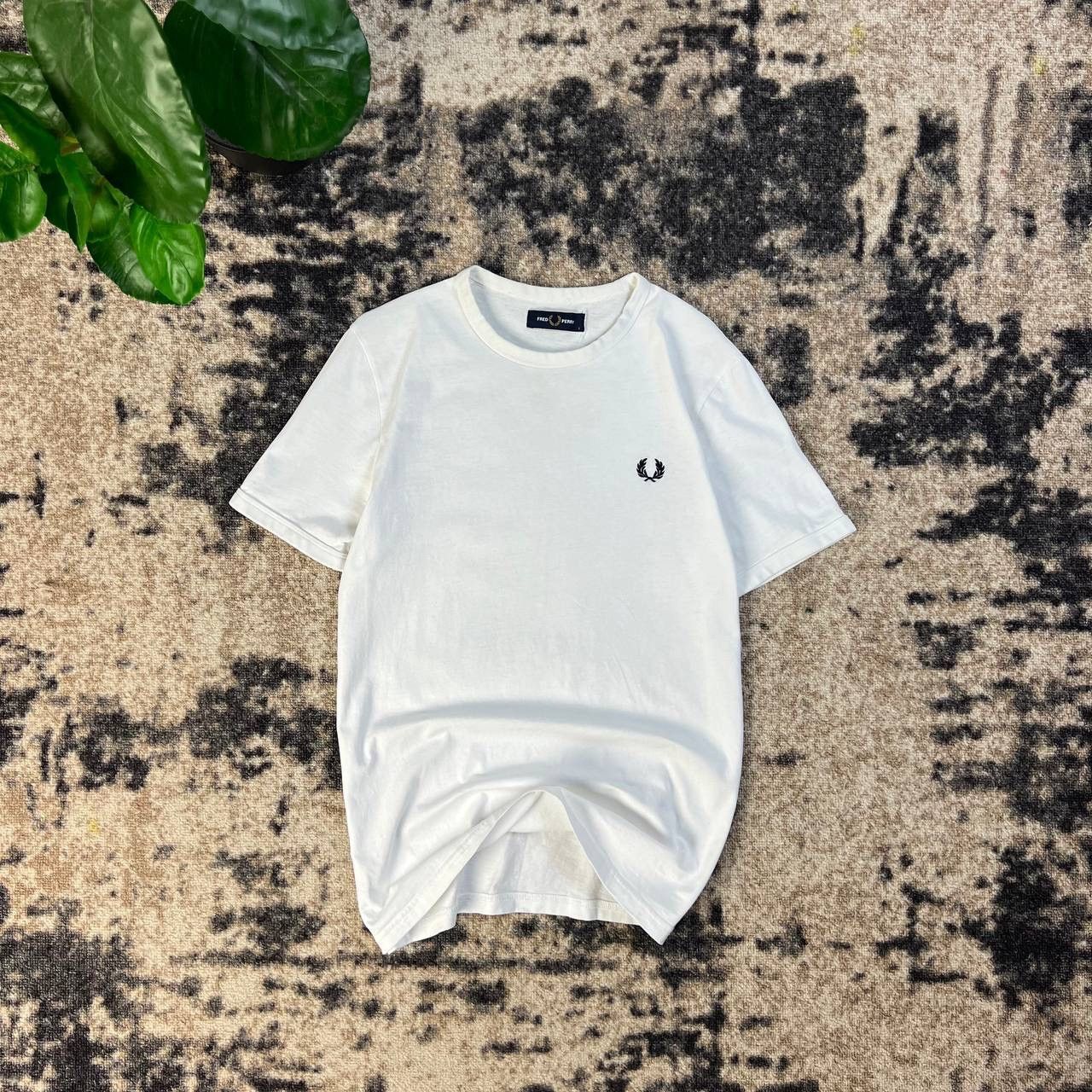 Fred Perry Fred Perry Mini Logo Luxury Basic T-Shirt 1TS99 Size US S / EU 44-46 / 1 - 1 Thumbnail