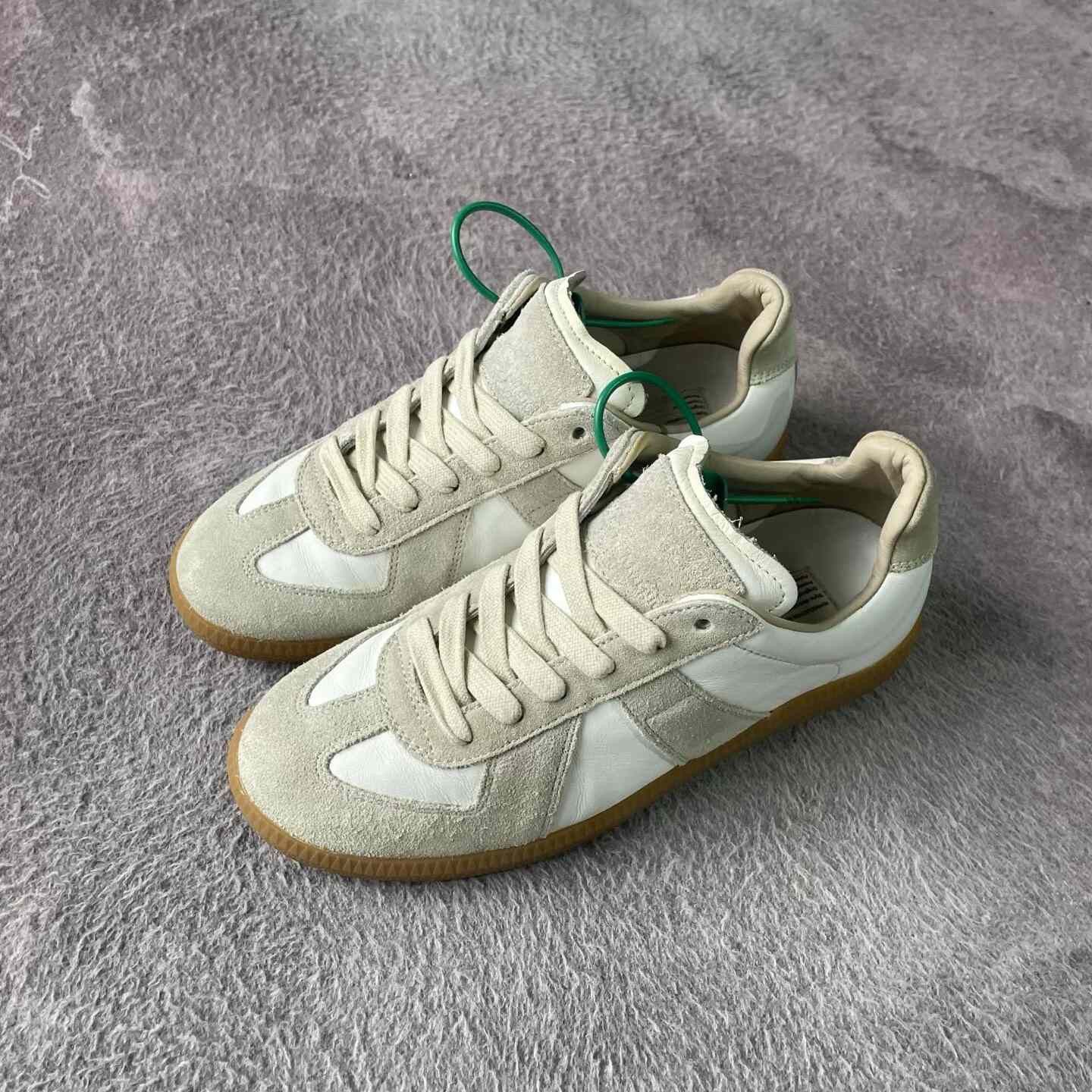 Bally Bally White Lowtop Sneakers S Women Size US 6 / IT 36 - 1 Thumbnail