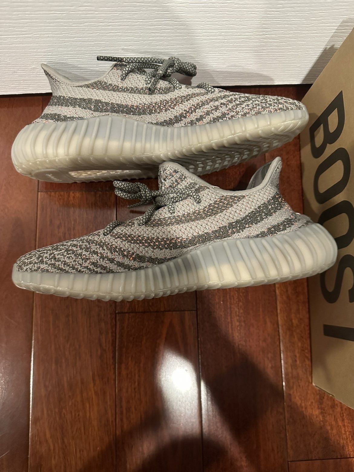 Yeezy Yeezy beluga 9.5 Size US 9.5 / EU 42-43 - 7 Thumbnail