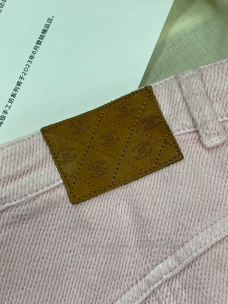 Chanel Chanel Pink high-waisted double c-button old denim shorts Size 25" / US 0 / IT 36 - 4 Thumbnail