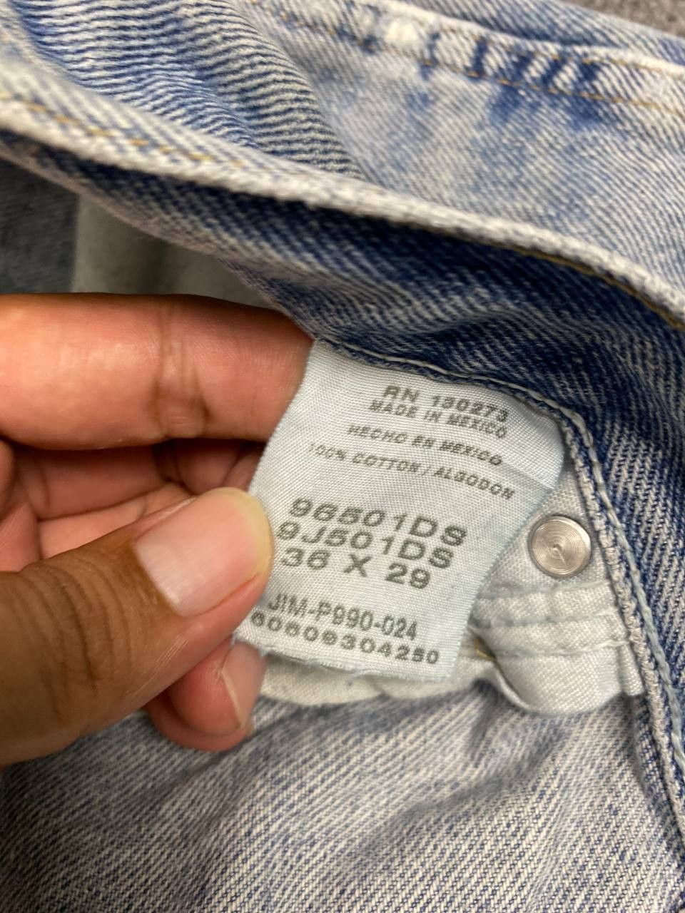 Wrangler vintage wrangler lightwash distressed denim Size US 37 - 15 Thumbnail