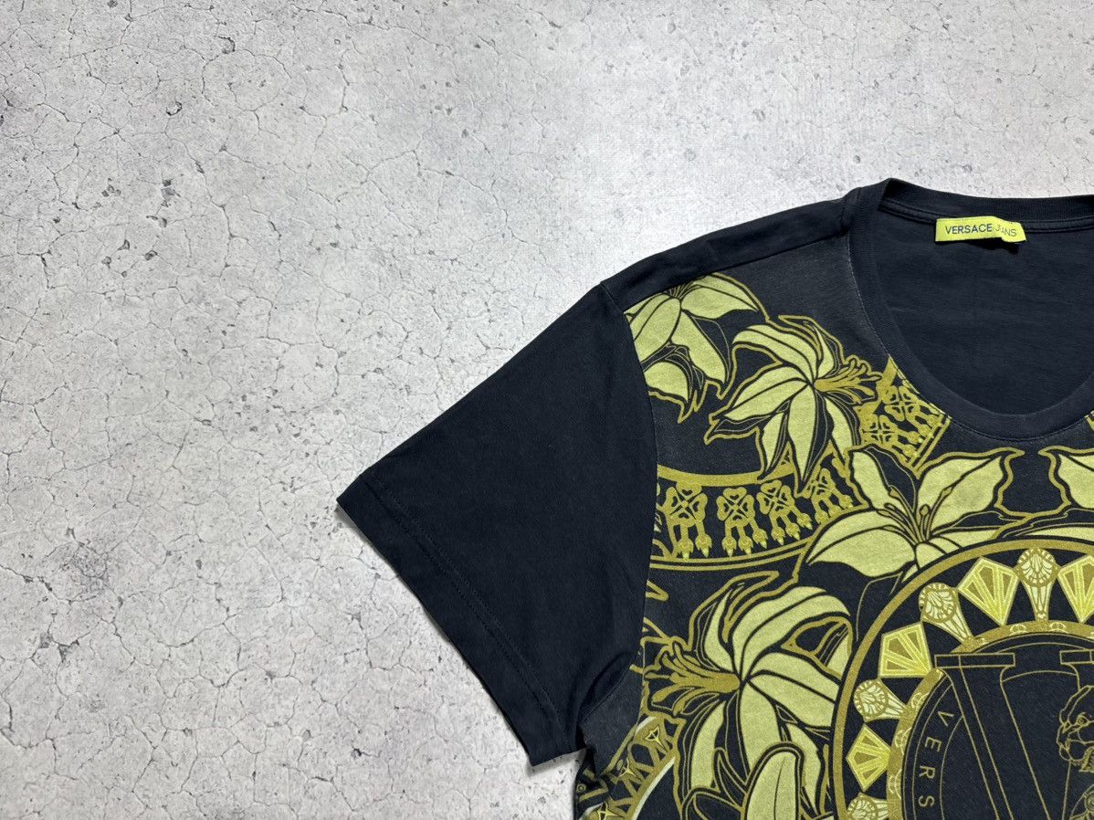 Versace Versace Jeans Vintage T-Shirt Big Logo Luxury Size US L / EU 52-54 / 3 - 3 Thumbnail