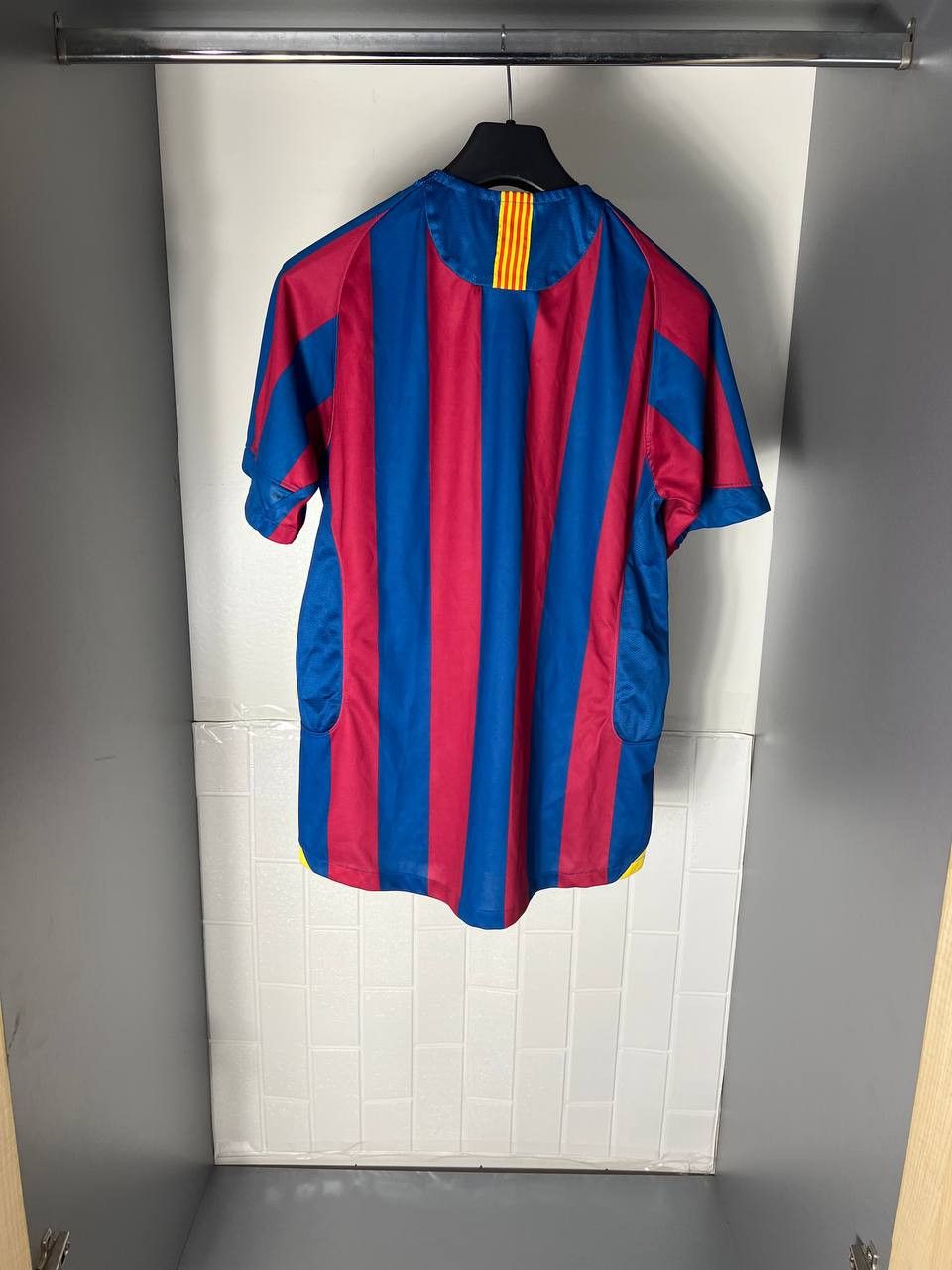 Nike VINTAGE NIKE FC BARCELONA SPAIN SOCCER JERSEY RETRO 90s Y2K Size US M / EU 48-50 / 2 - 6 Thumbnail